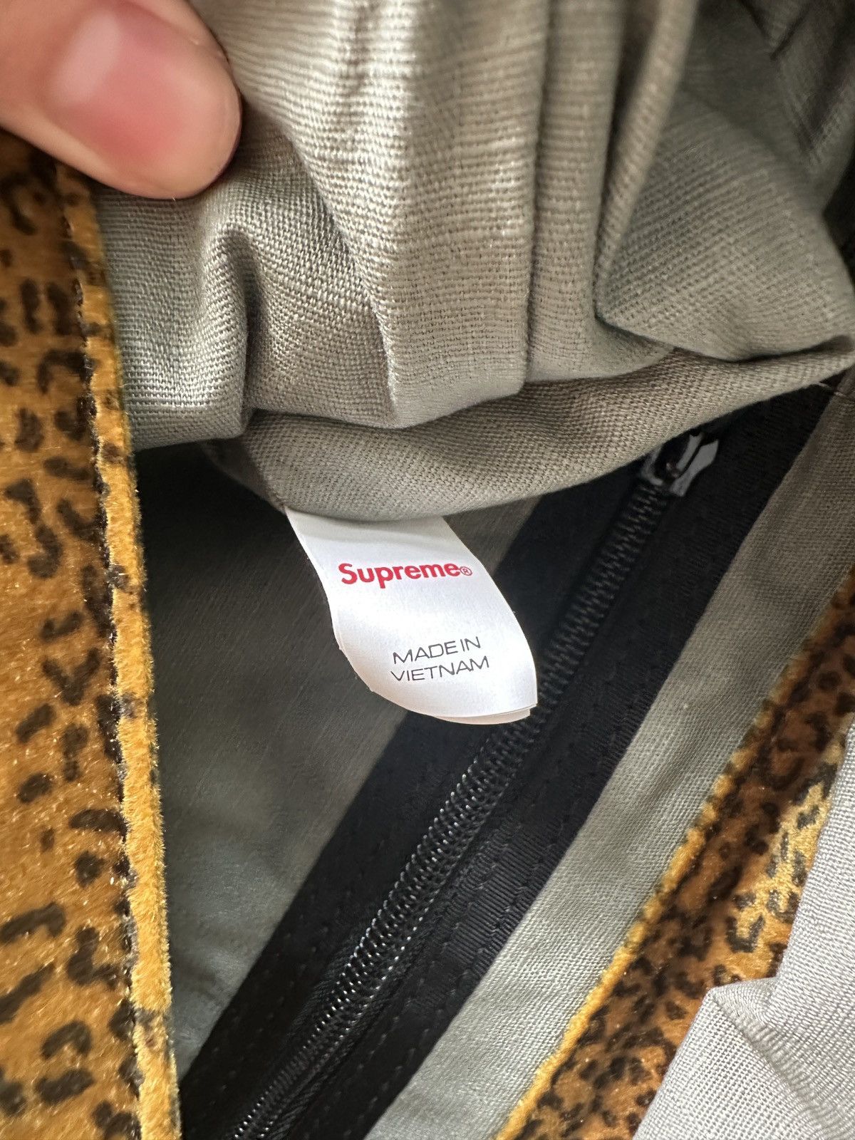 Supreme Supreme Velvet Messenger Bag Tan Leopard Size ONE SIZE - 8 Thumbnail