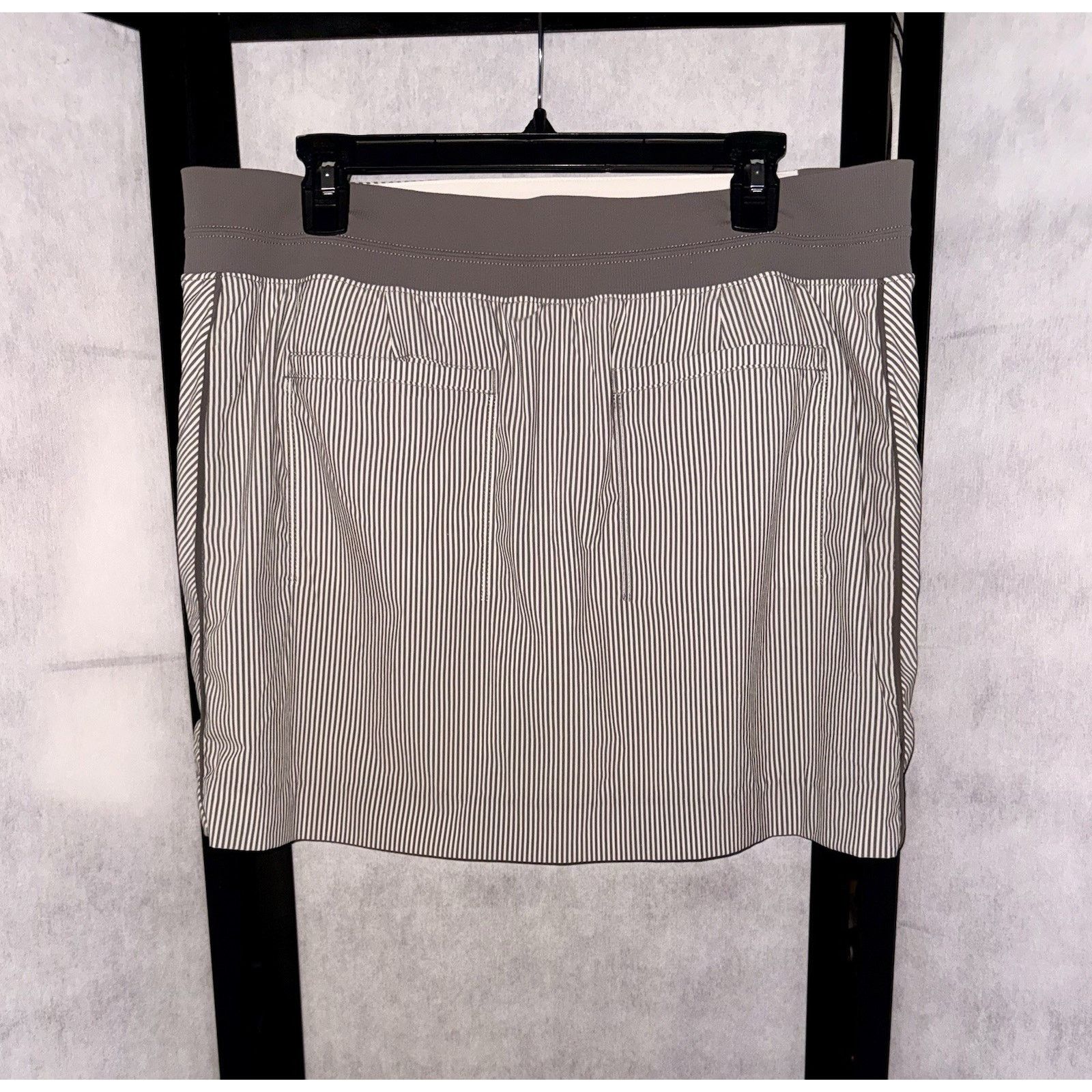 Athleta Athleta Gray White Striped Athletic Tennis Golf Skort Size 38" / US 16 / IT 52 - 4 Thumbnail