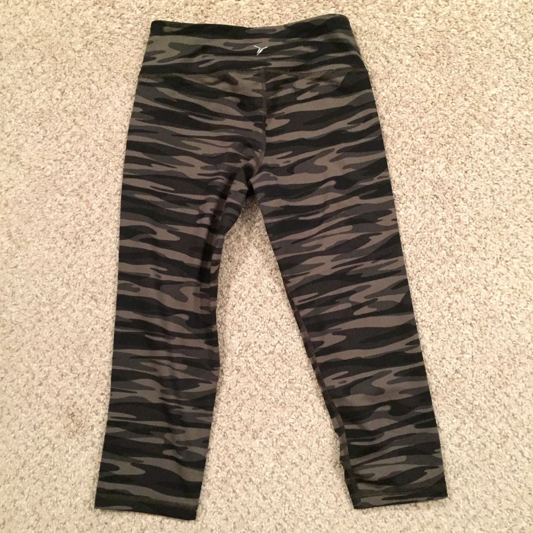 Old Navy Old Navy Leggings Womens Small Knee Length Green Camo Jegging Activewear Colorful 20in Inseam 24in Waist Size 28" / US 6 / IT 42 - 7 Thumbnail