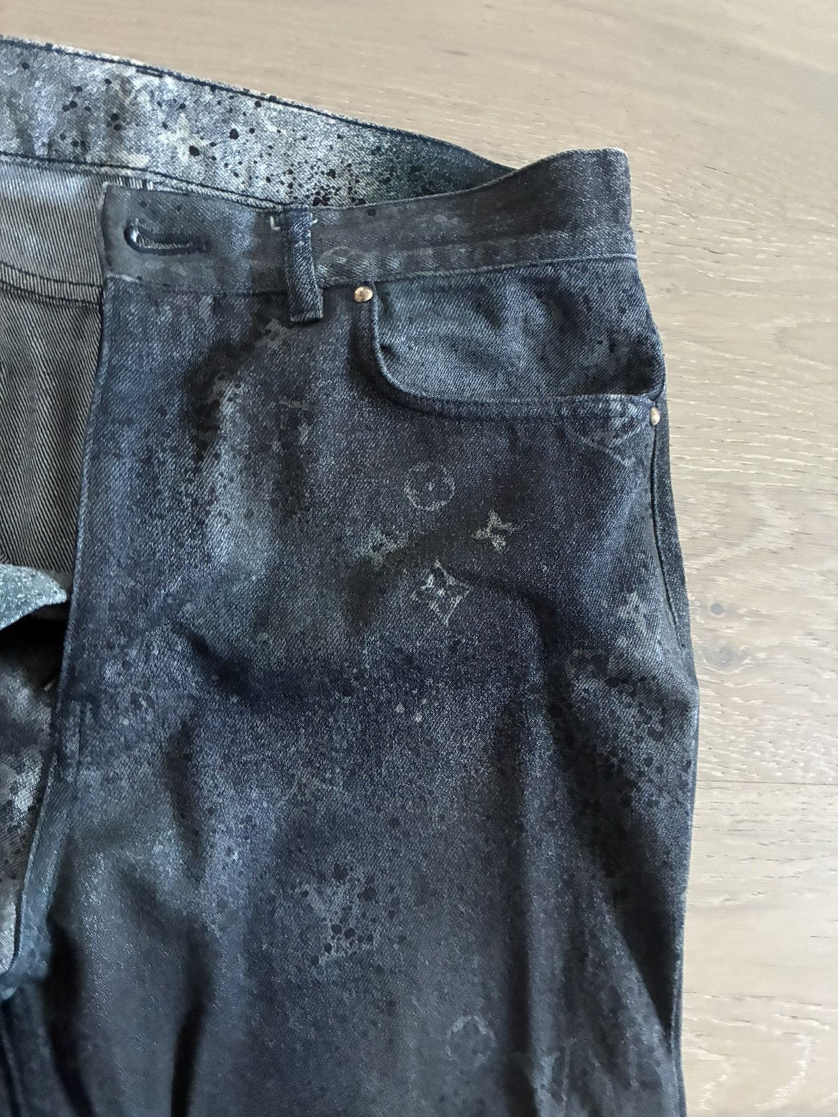 Louis Vuitton Louis Vuitton spray paint denim Size US 29 - 9 Thumbnail