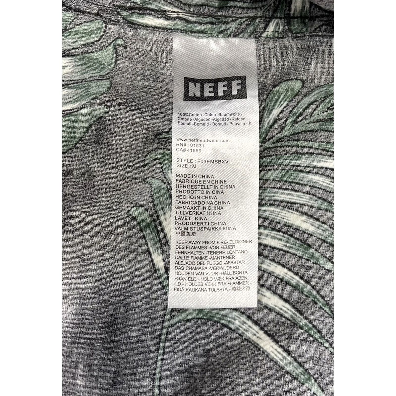Disney Neff Disney Mickey Mouse Hawaiian Floral Aloha Black Button Shirt AOP M Cotton Short Sleeve Button-Up Mens Regular Front Logo Size US M / EU 48-50 / 2 - 6 Thumbnail
