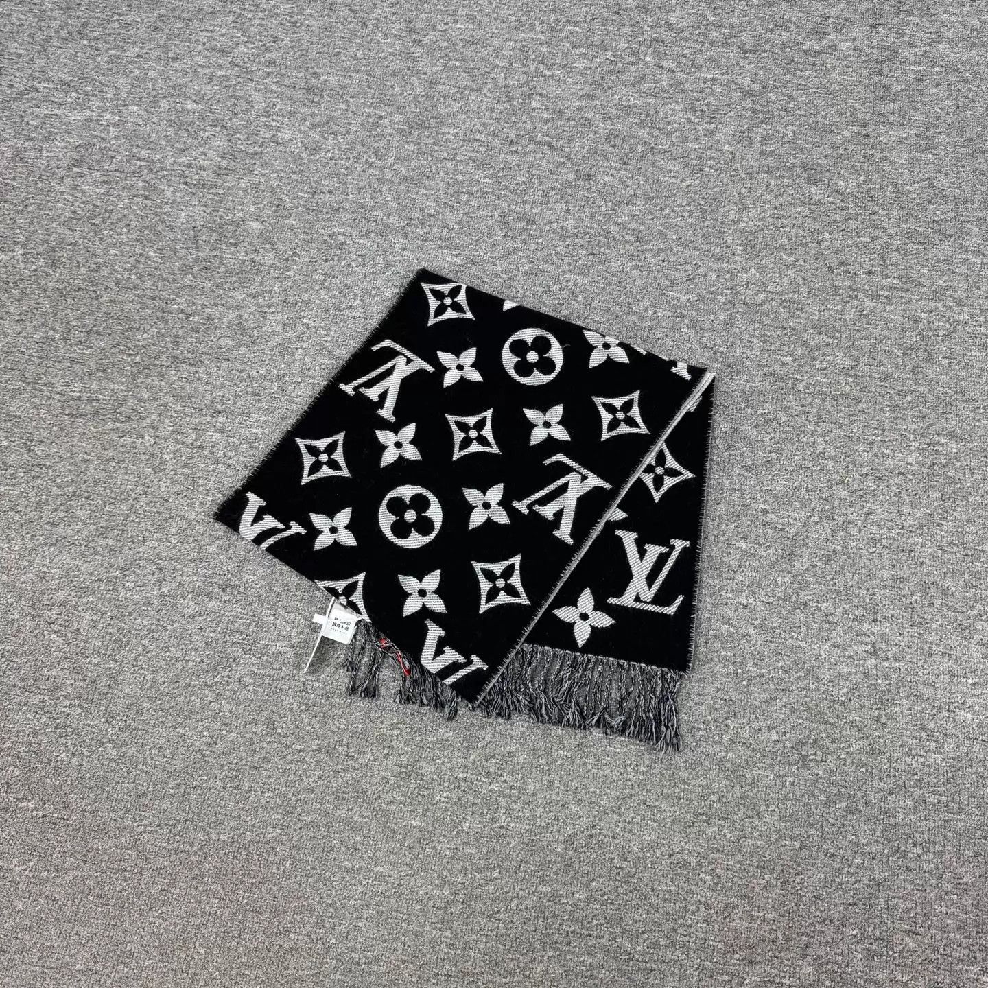 Louis Vuitton LV Monogram Allover Black Gray 2-sided Wool Scarf Mint Size ONE SIZE - 1 Thumbnail