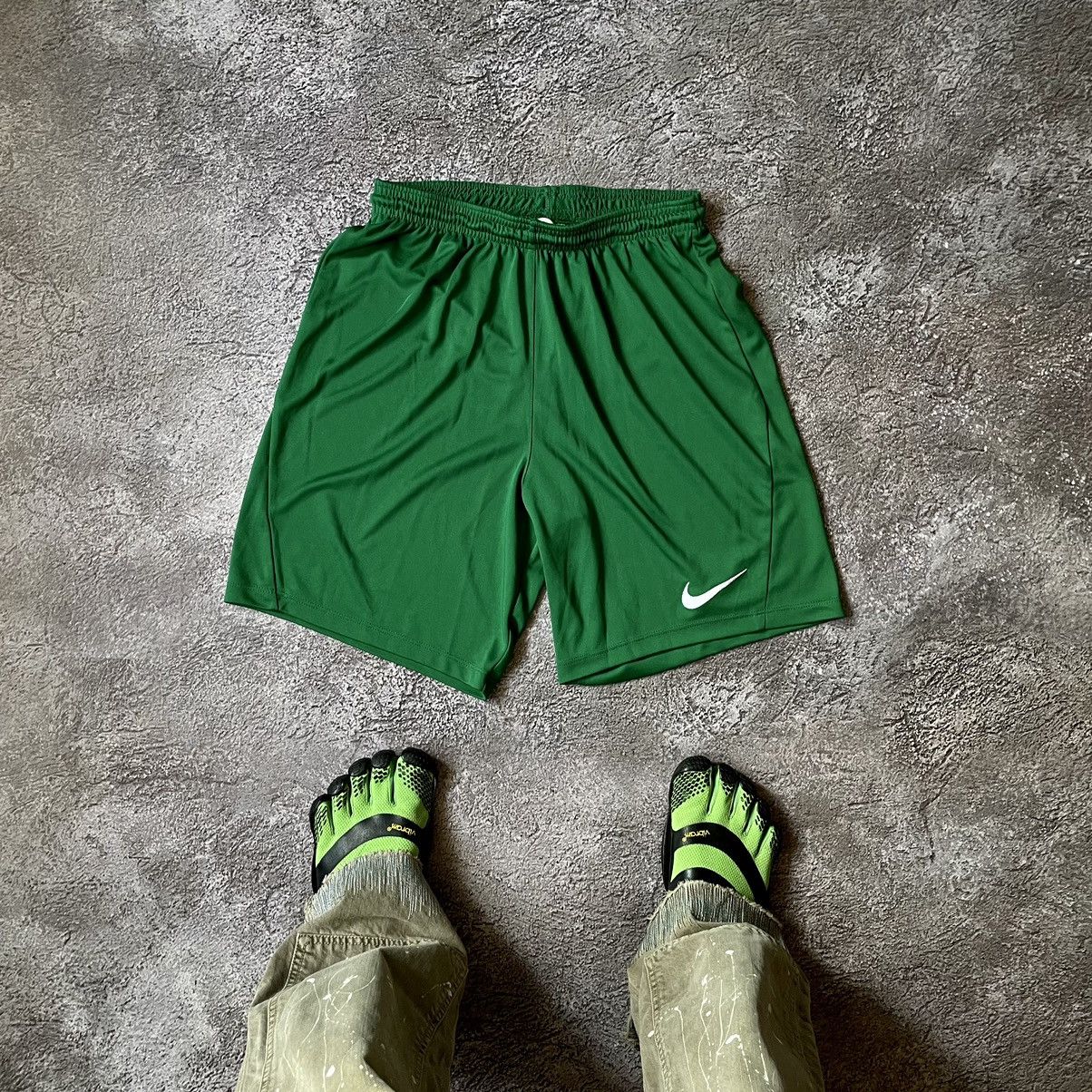Nike Vintage Y2K Nike Short Logo Sportwear Casual Buymypiece 90s Size US 30 / EU 46 - 1 Thumbnail