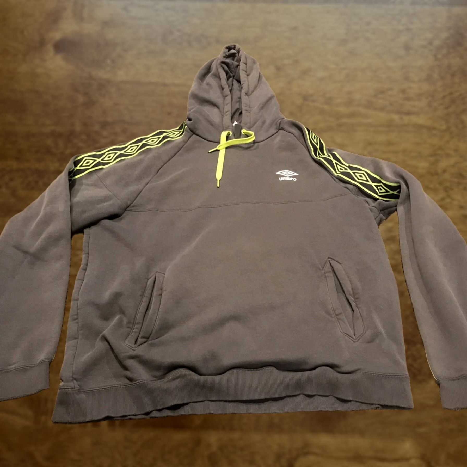 Umbro Umbro Hoodie Womens 2XL Gray pullover cotton yellow b22 Size XXL / US 16-18 / IT 52-54 - 1 Thumbnail
