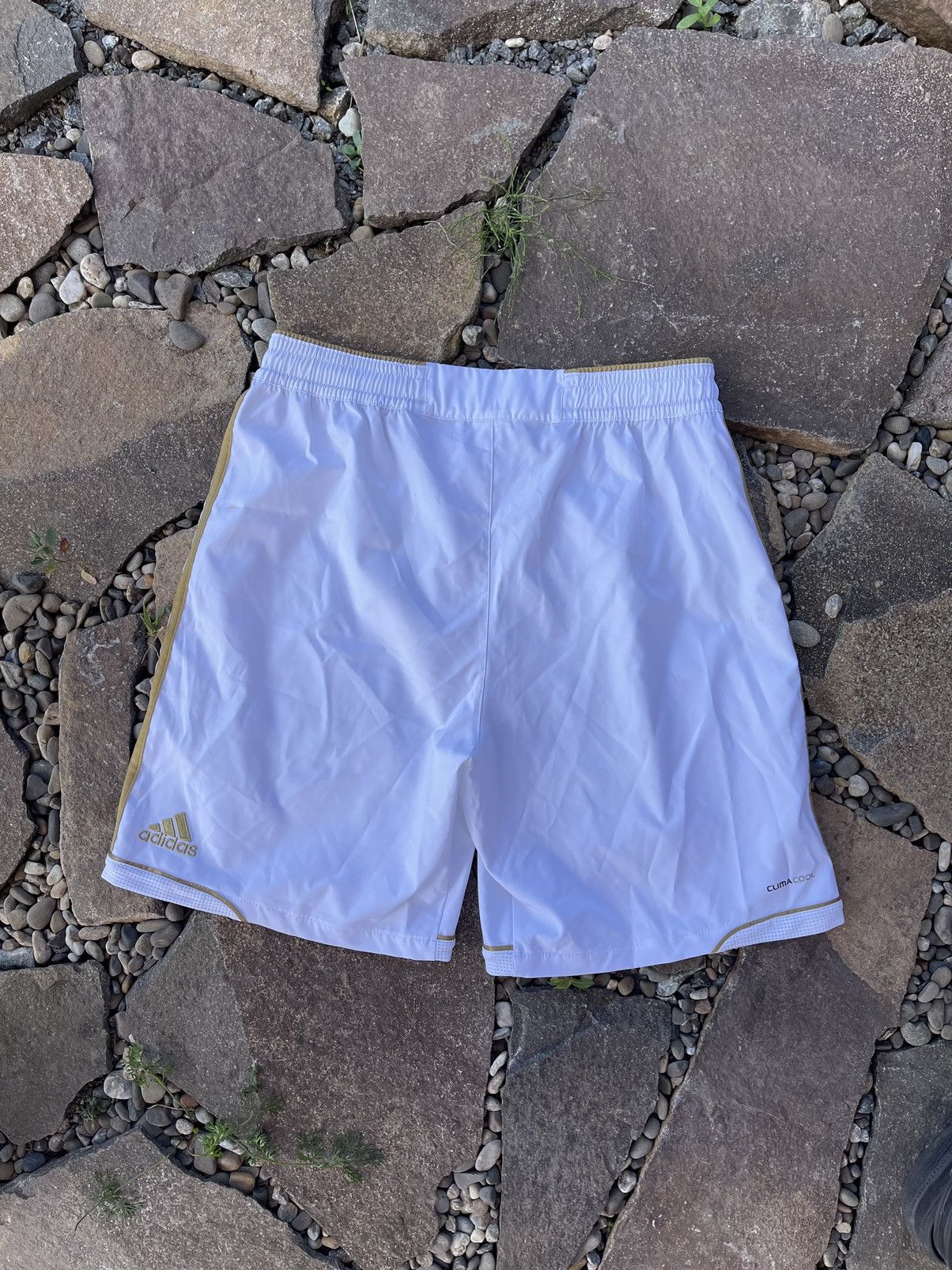 Adidas × Vintage 2011 Adidas Real Madrid white shorts vintage Size US 36 / EU 52 - 4 Thumbnail