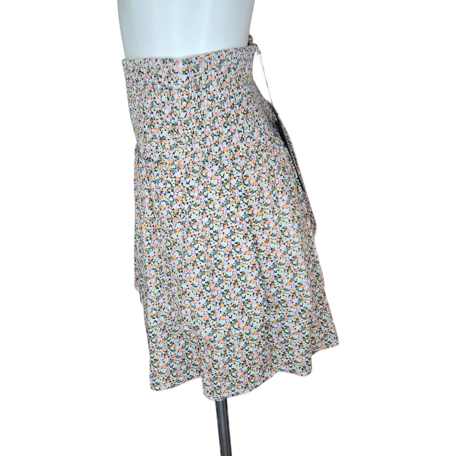 Other Vero Moda Womens Small Lykke Floral Short Skirt Smocked Size 26" / US 2 / IT 38 - 5 Thumbnail