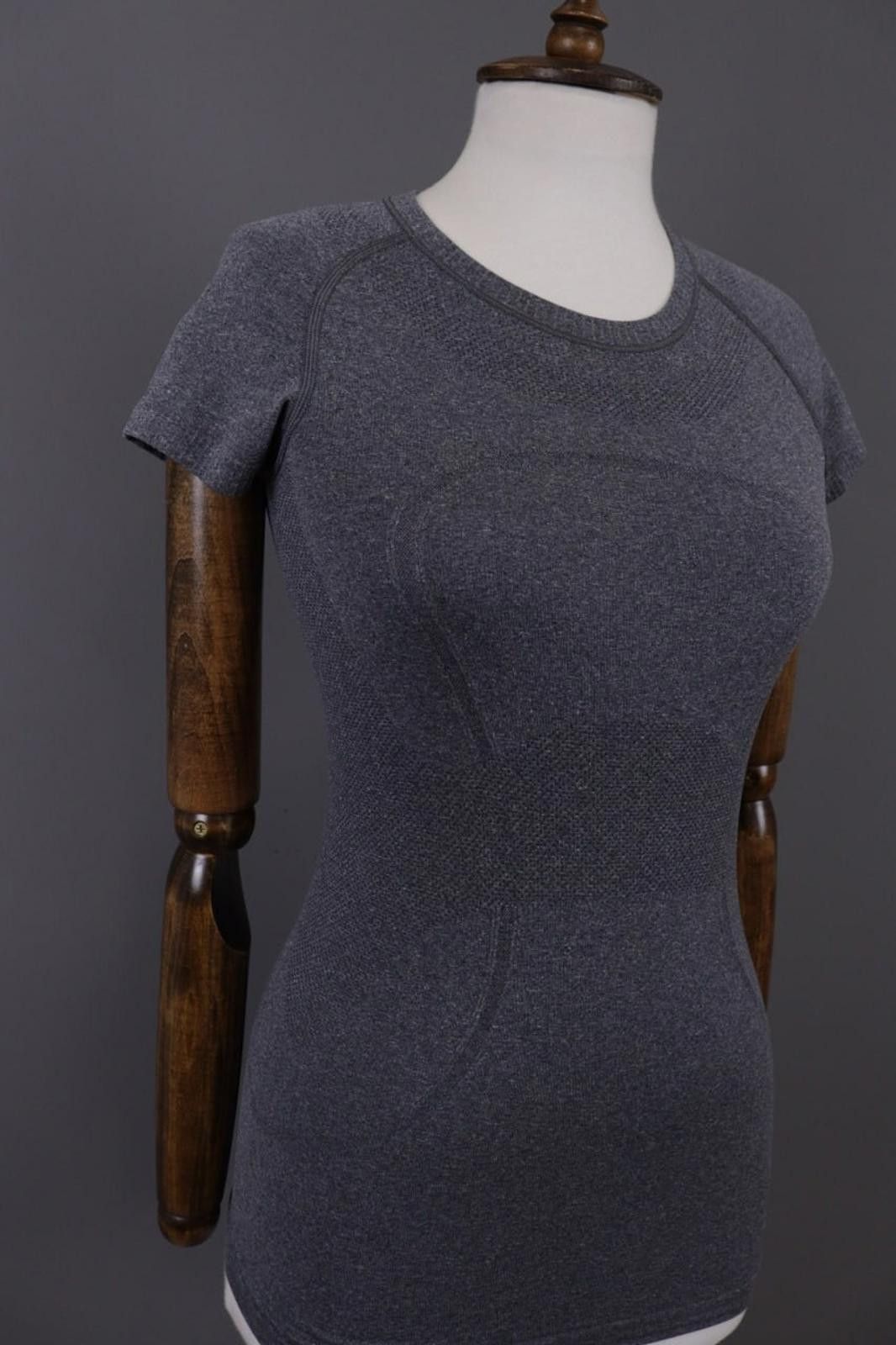 Lululemon Lululemon Athletica Gray Layer Top Pullover Shirt Size 4 Size S / US 4 / IT 40 - 7 Thumbnail