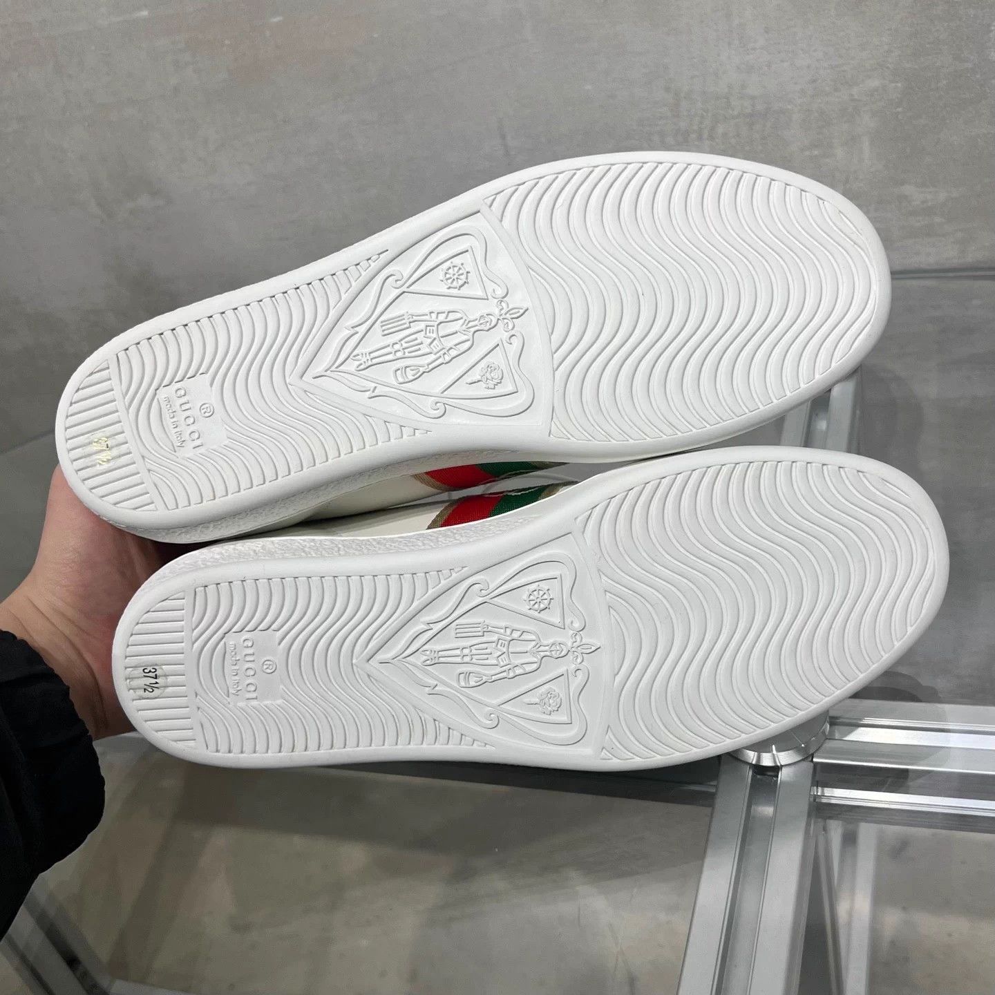 Gucci Gucci ACE Interlocking G White Sneakers 37.5 Size US 6.5 / IT 36.5 - 7 Thumbnail