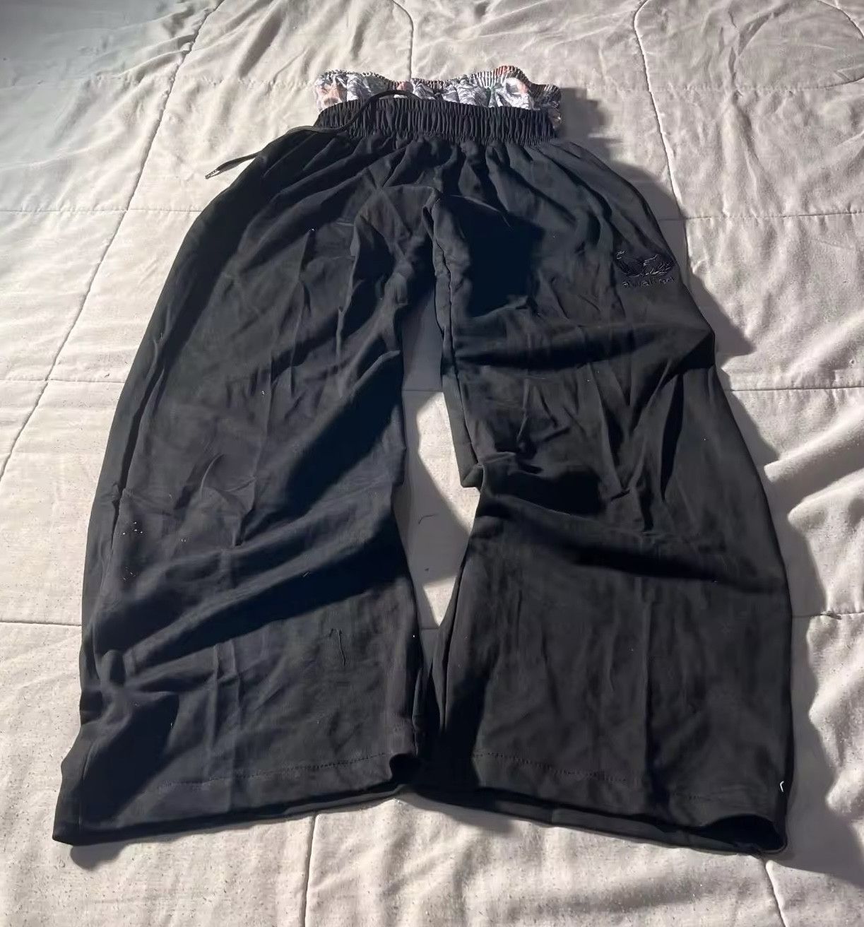Japanese Brand Hip Hop Elastic Waist Stripes Embroidery Baggy Sweatpants Size US 34 / EU 50 - 4 Thumbnail