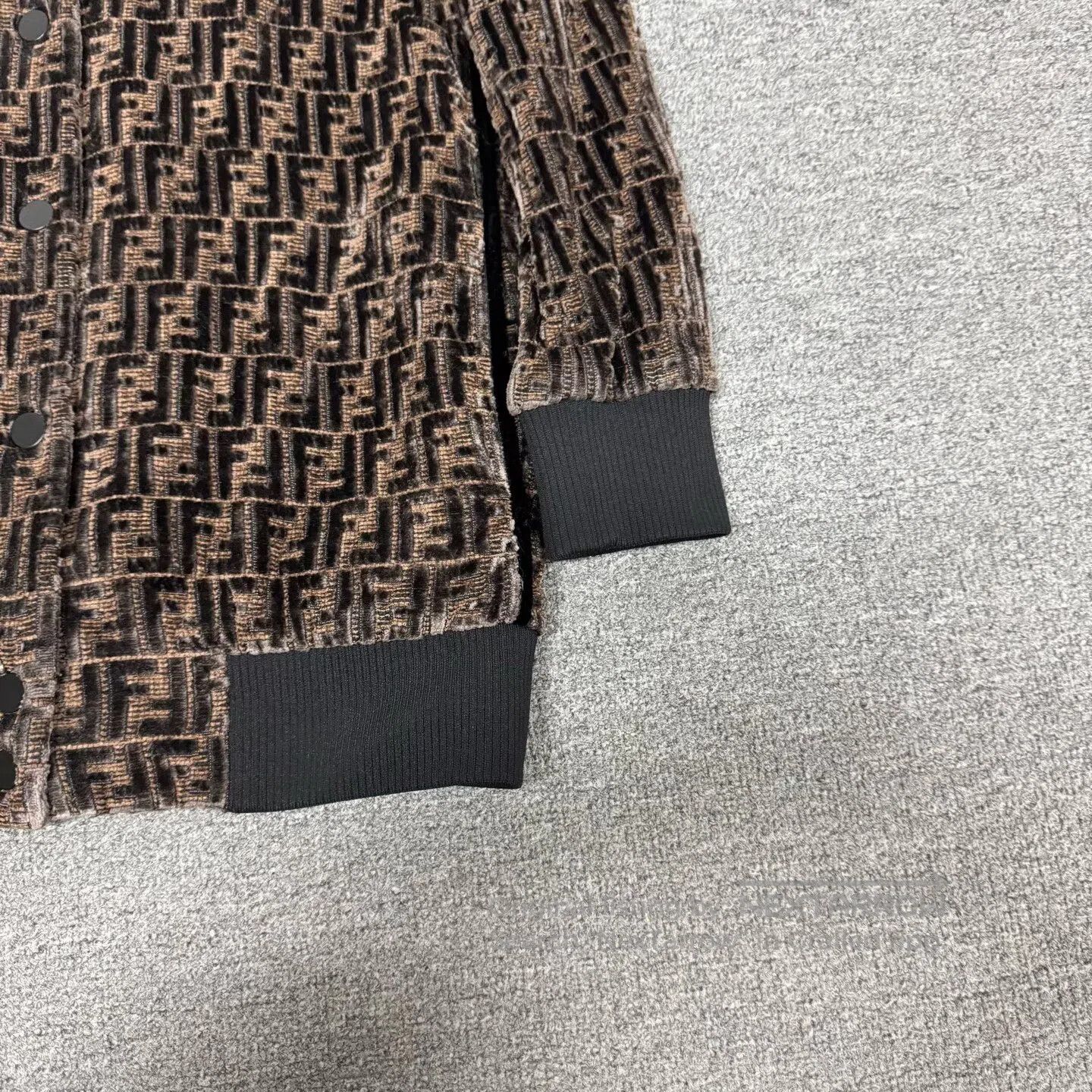 Fendi FENDI Brown, fully printed, vintage velvet baseball jersey Size M / US 6-8 / IT 42-44 - 5 Thumbnail