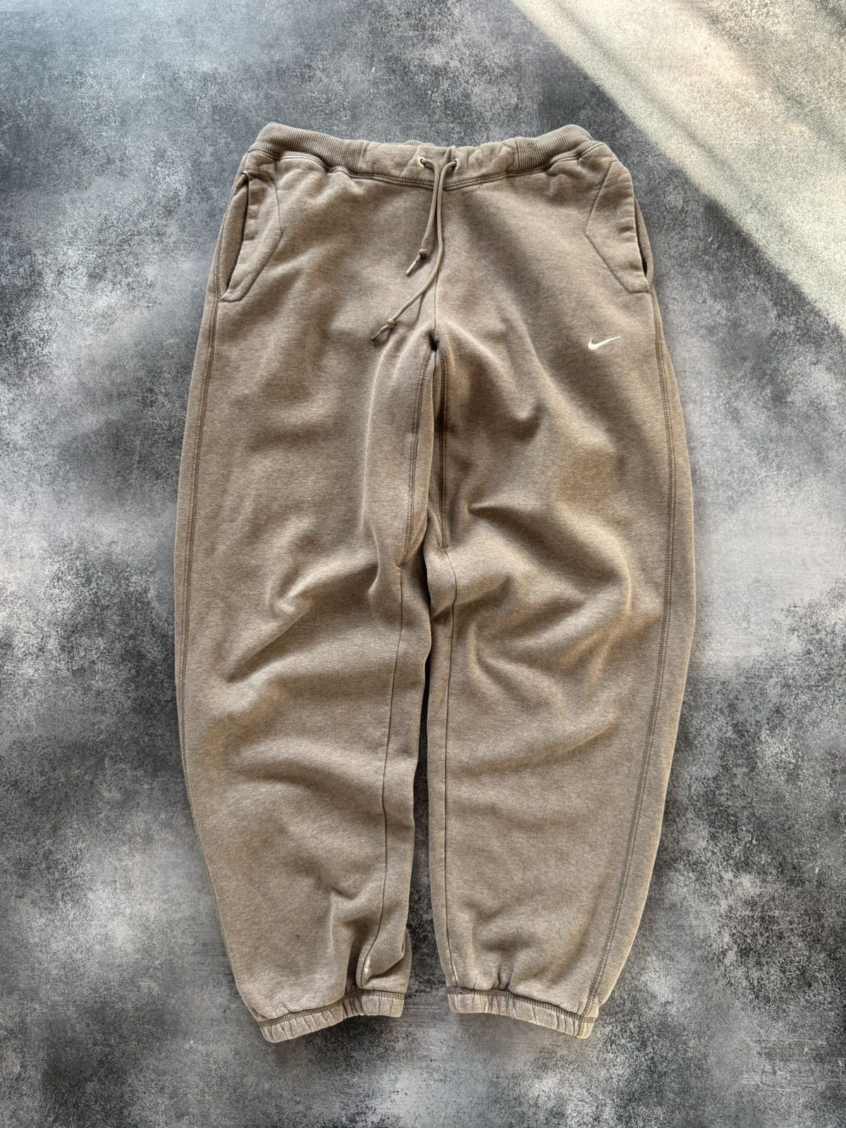Nike Vintage Nike Swoosh Cotton Baggy Sweatpants Y2K L Size US 34 / EU 50 - 1 Thumbnail