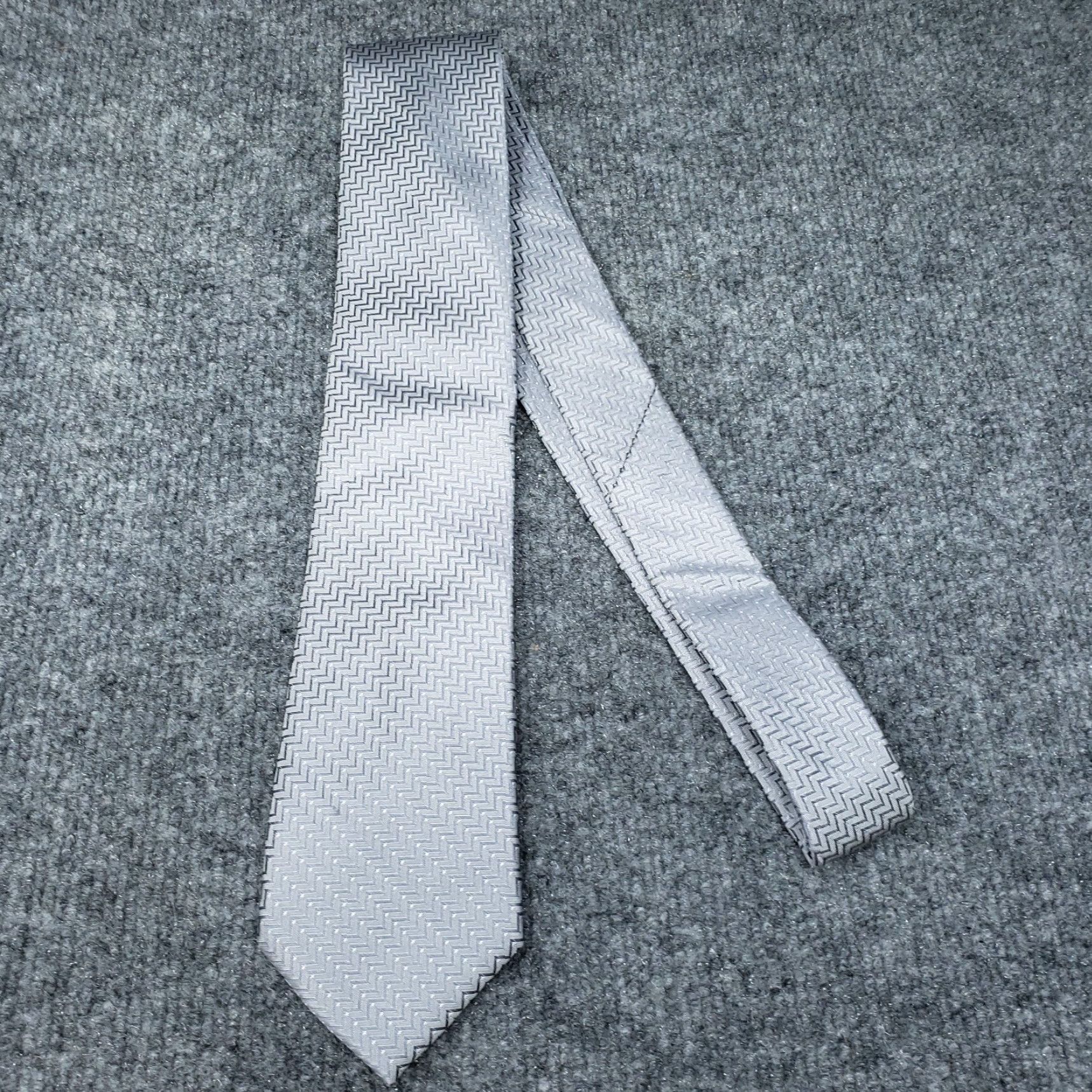 Kenneth Cole Kenneth Cole Awearness Neck Tie Mens Gray Chevron Silk Necktie Classic Groom Size ONE SIZE - 3 Thumbnail