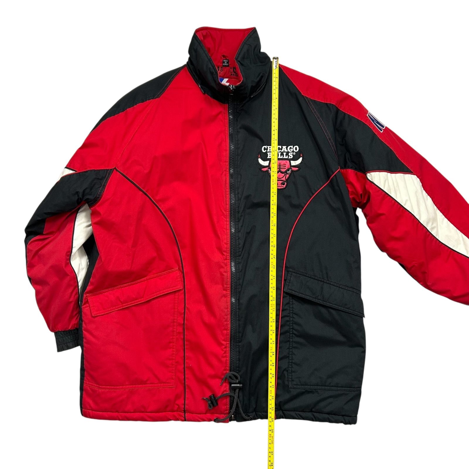 NBA VTG 90s NBA CHICAGO BULLS PRO PLAYER PUFFER JACKET COAT Size US L / EU 52-54 / 3 - 9 Thumbnail