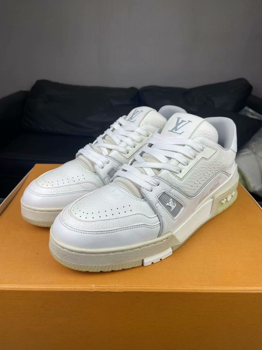 Louis Vuitton Louis Vuitton Training White Lowtop Sneakers 40 Men Size US 7.5 / EU 40-41 - 1 Thumbnail