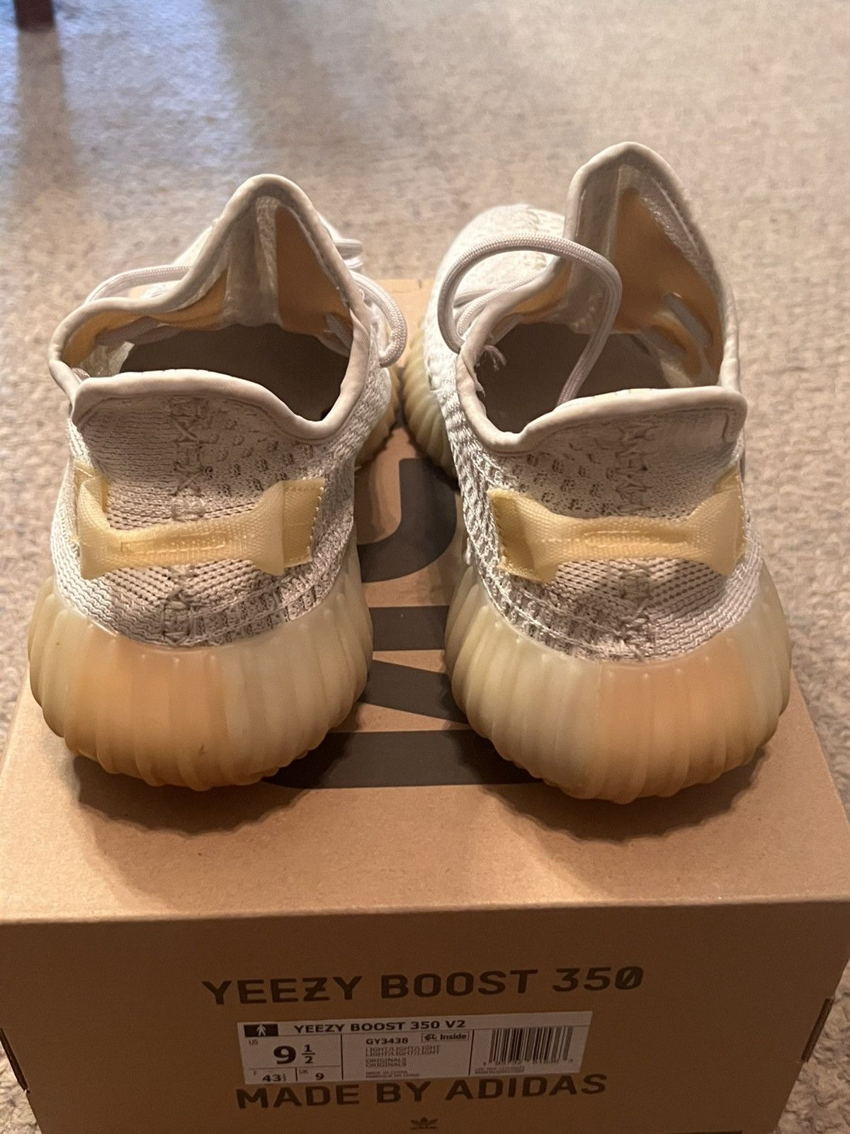 Adidas Yeezy boost 350 V2 Light Size US 9.5 / EU 42-43 - 10 Thumbnail