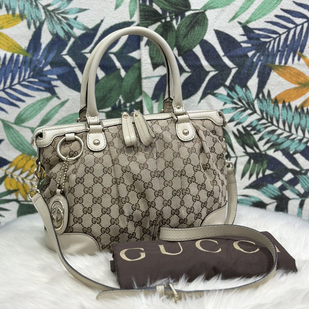 Gucci Authentic GUCCI GG Sukey Handbag/ Shoulder Bag Size ONE SIZE - 1 Thumbnail