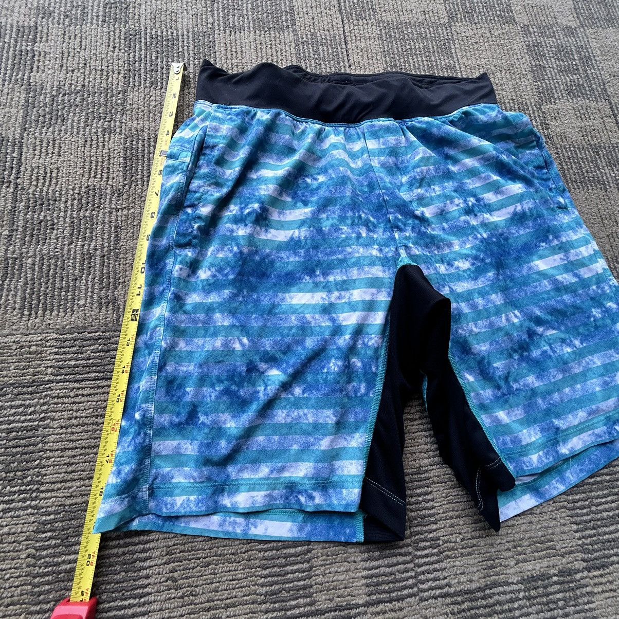 Lululemon Lululemon Men’s T.H.E. Shorts 10" Inseam Striped Lined Blue Size US 34 / EU 50 - 3 Thumbnail