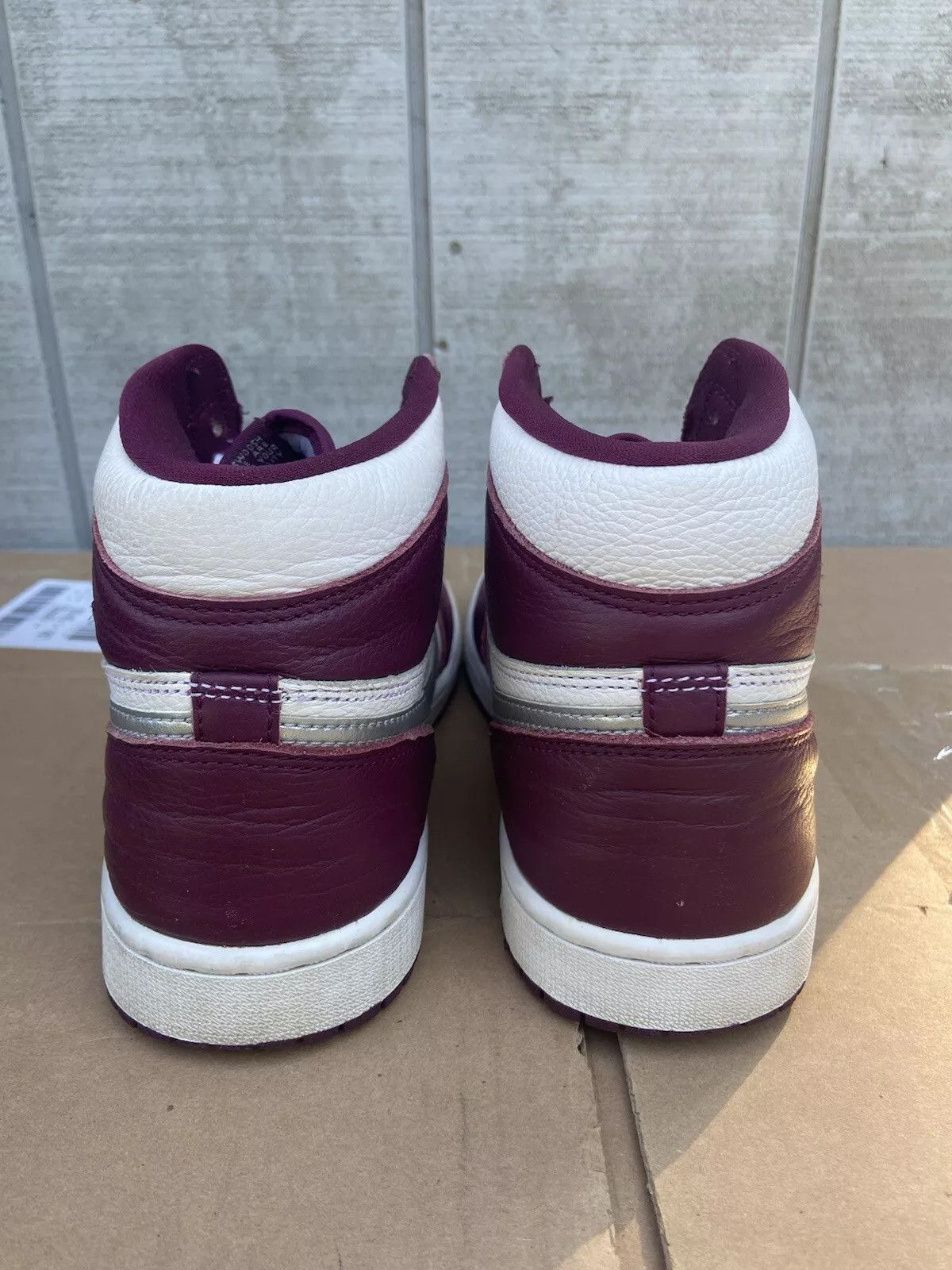Nike Size 9 - Jordan 1 Retro High OG Bordeaux (555088-611) Size US 9 / EU 42 - 3 Thumbnail