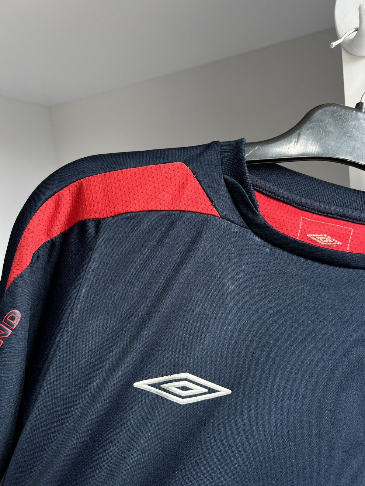 Umbro × Vintage 2004-05 England Umbro Training Shirt Size US XS / EU 42 / 0 - 8 Thumbnail