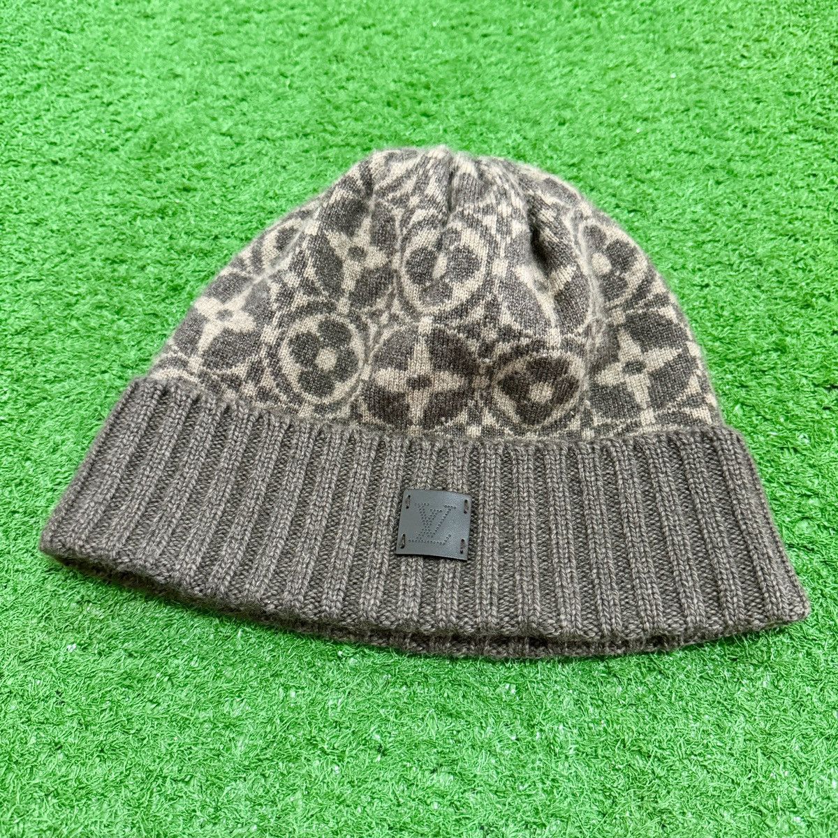 Louis Vuitton RARE LOUIS VUITTON Monogram Stocking Snowcap Beanie CASHMERE Size US M / EU 48-50 / 2 - 2 Thumbnail