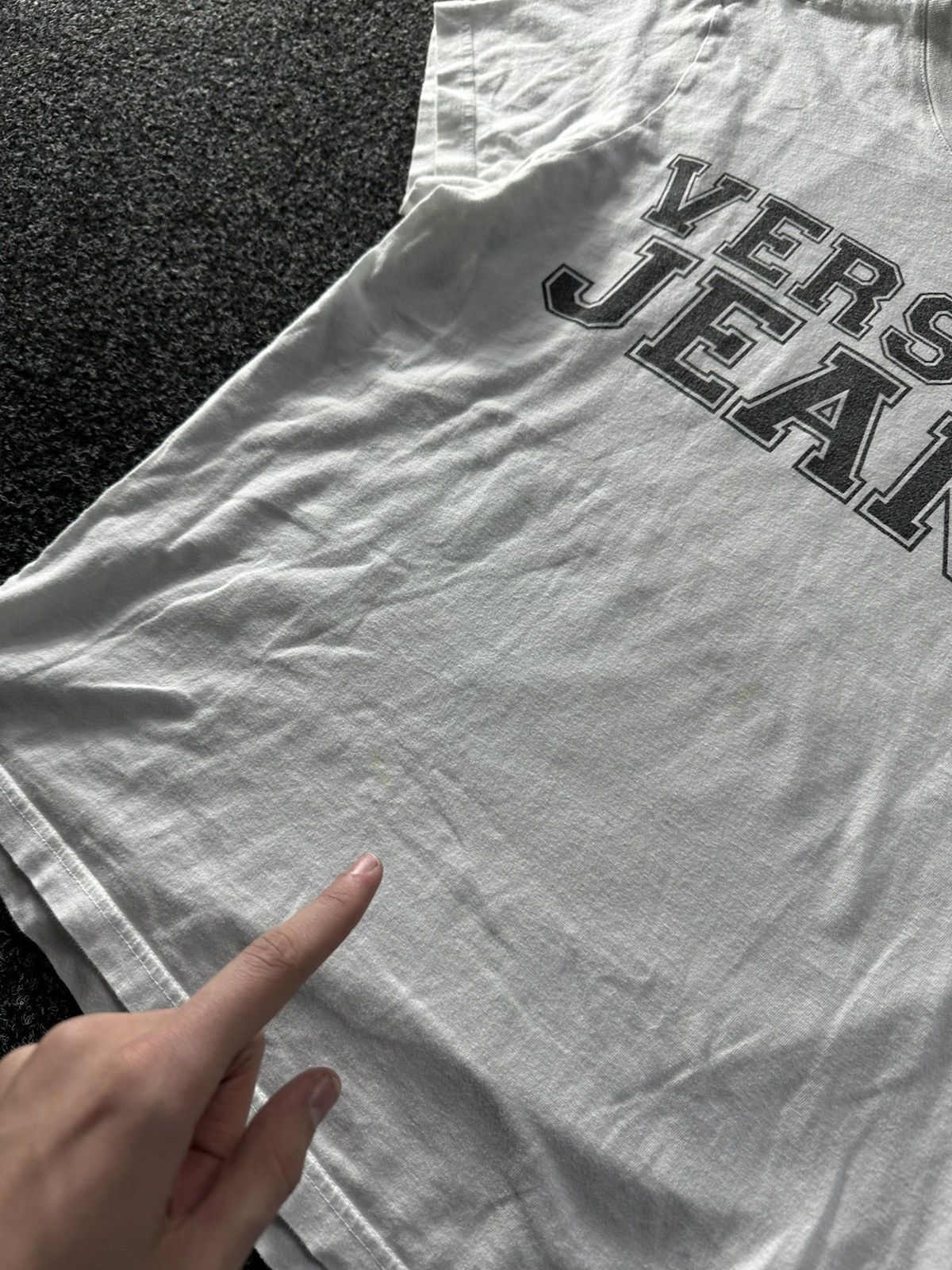 Versace × Vintage 🚨 VINTAGE VERSACE JEANS BIG LOGO TEE RARE LUXURY Size XS / US 0-2 / IT 36-38 - 7 Thumbnail