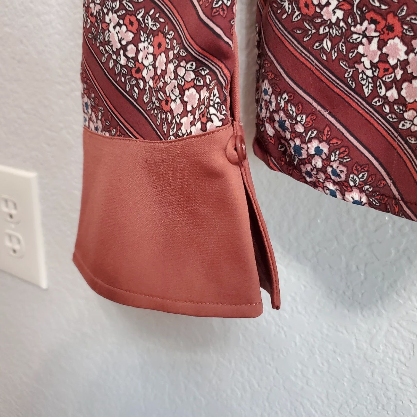 Vintage ModCloth Top Women M Burgundy Floral Stripes Collared Long Sleeve 70s Retro Blouse Size M / US 6-8 / IT 42-44 - 6 Thumbnail