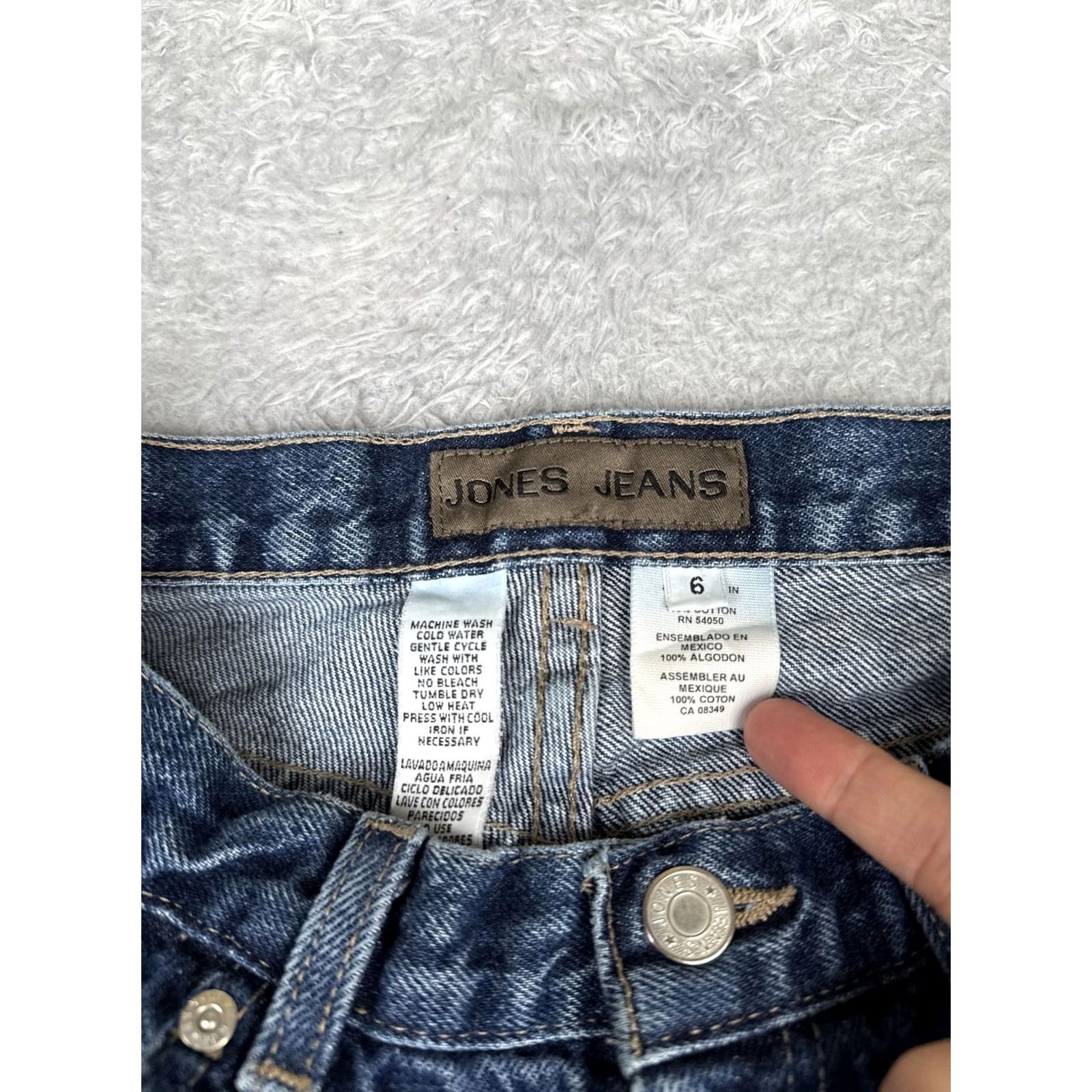 Jones New York Jones Jeans Womens Jeans Bootcut 6 Blue Medium Wash 29 Inseam 26 Waist Denim 100% Cotton Mid Rise Three-Pocket Zipper Button Distressed? No Size 28" / US 6 / IT 42 - 6 Thumbnail