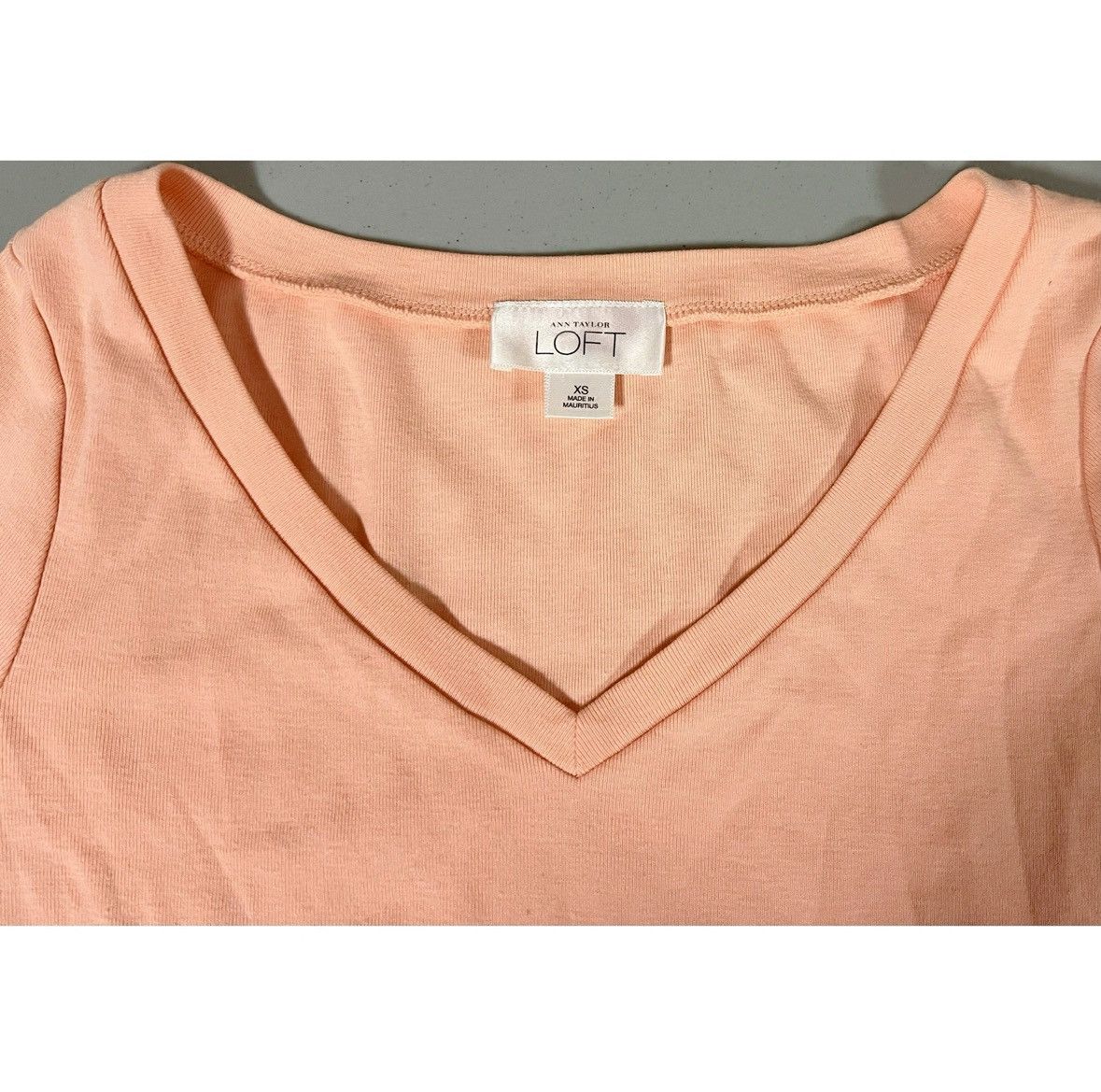 Ann Taylor Orange Pastel Solid V-Neck Short Sleeve Tee T-Shirt Top XS ✨ Size XS / US 0-2 / IT 36-38 - 5 Thumbnail
