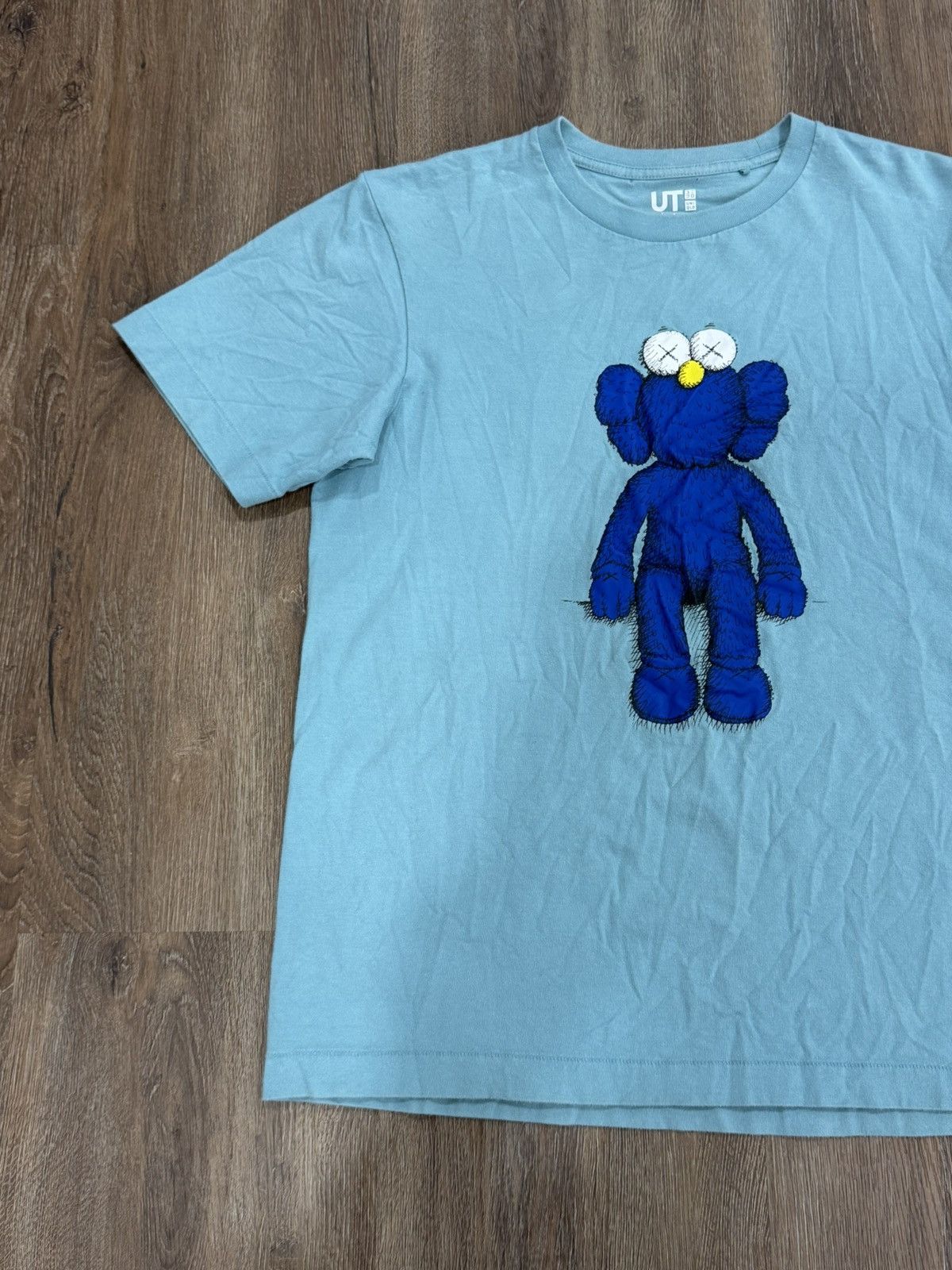 Kaws Uniqlo Kaws T Shirt Size US S / EU 44-46 / 1 - 4 Thumbnail