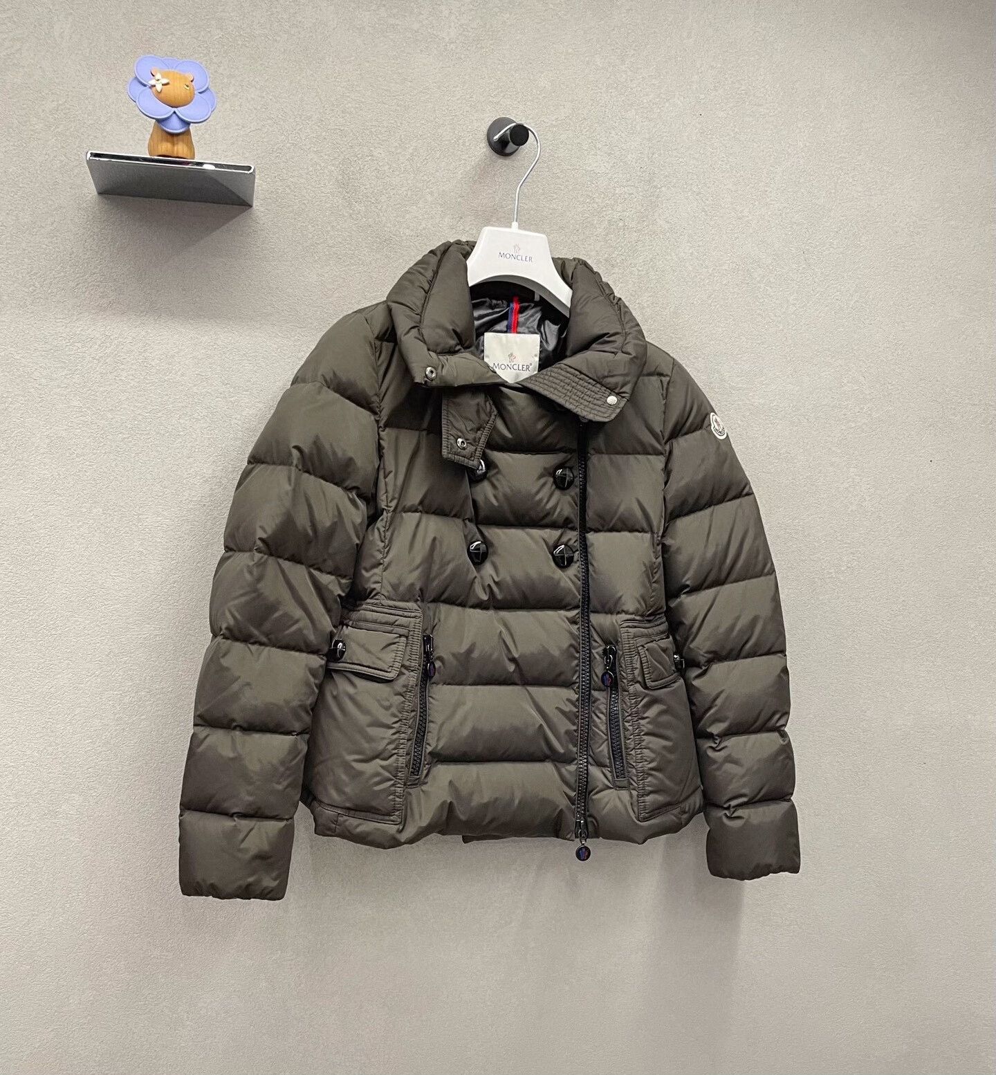 Moncler moncler olive short puffer jacket size 1 Size US S / EU 44-46 / 1 - 3 Thumbnail