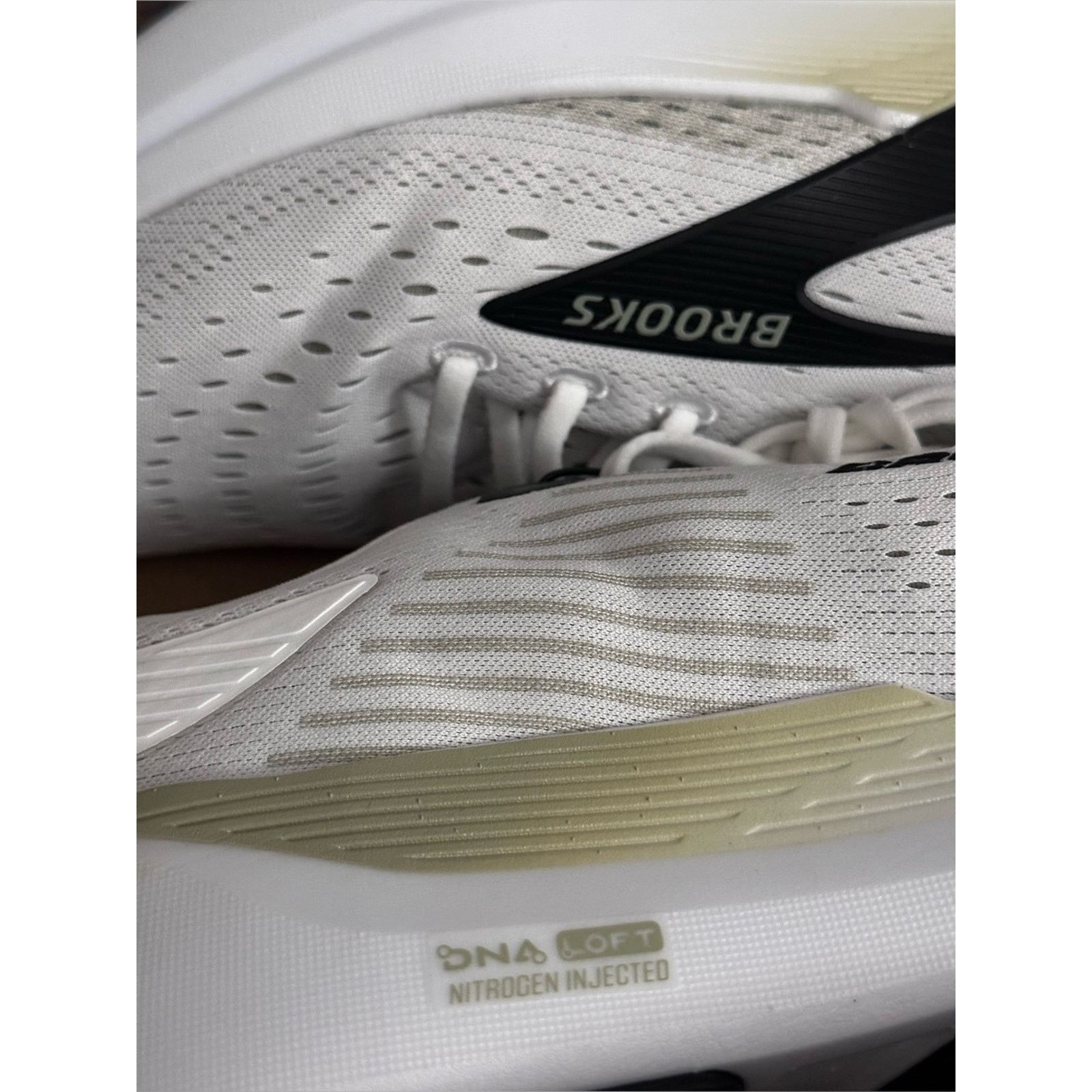 Brooks Brooks Men Ghost Max 3 Running Shoes Size 11.5 Bright White Size US 11.5 / EU 44-45 - 10 Thumbnail
