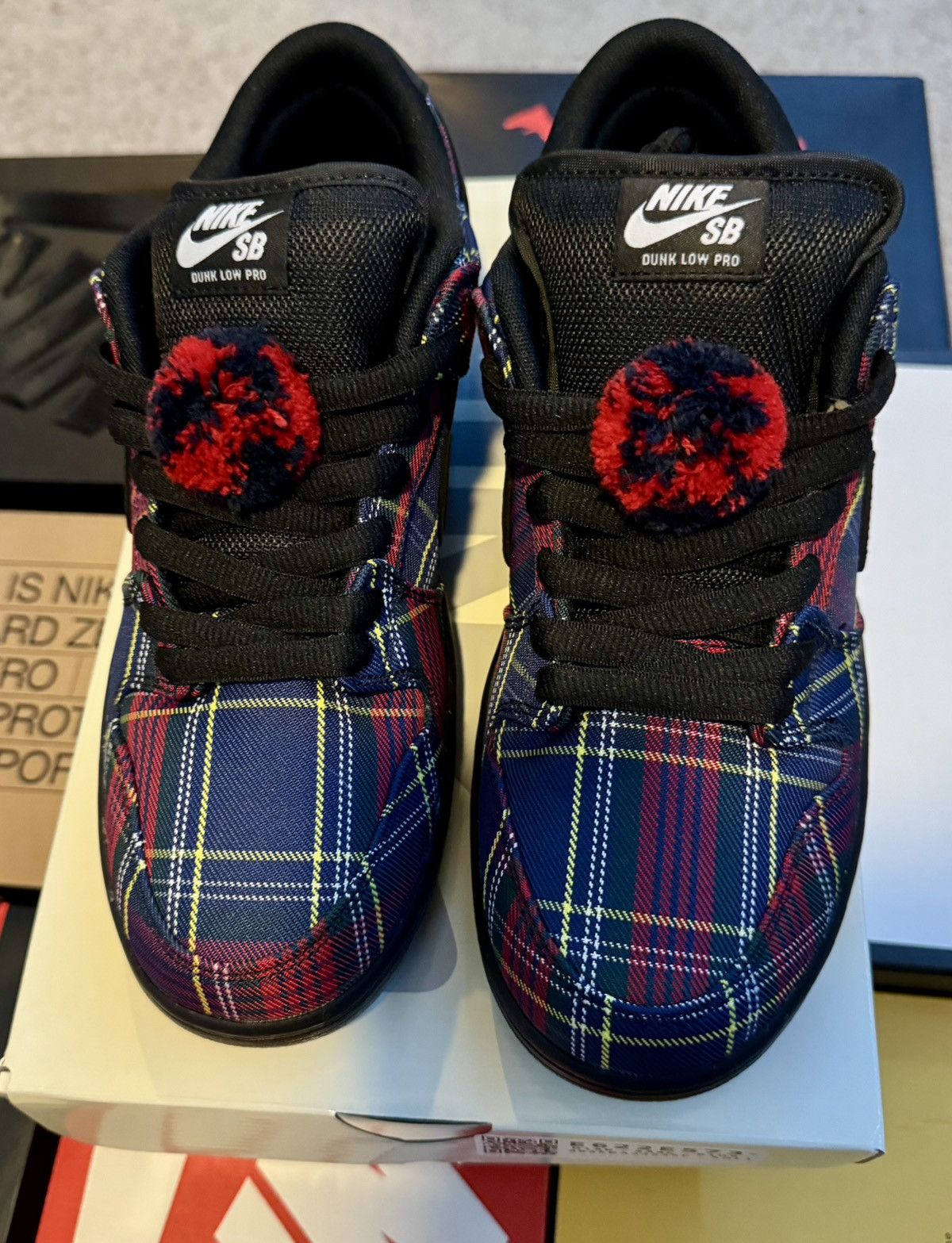 Nike SB Nike SB Dunk Low Nardwuar Size US 10 / EU 43 - 2 Thumbnail