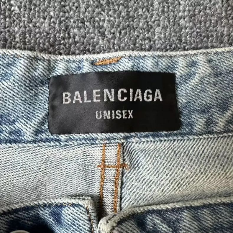 Balenciaga Balenciaga size M Fw22 vintage high-waisted, water-washed Size US 27 - 4 Thumbnail