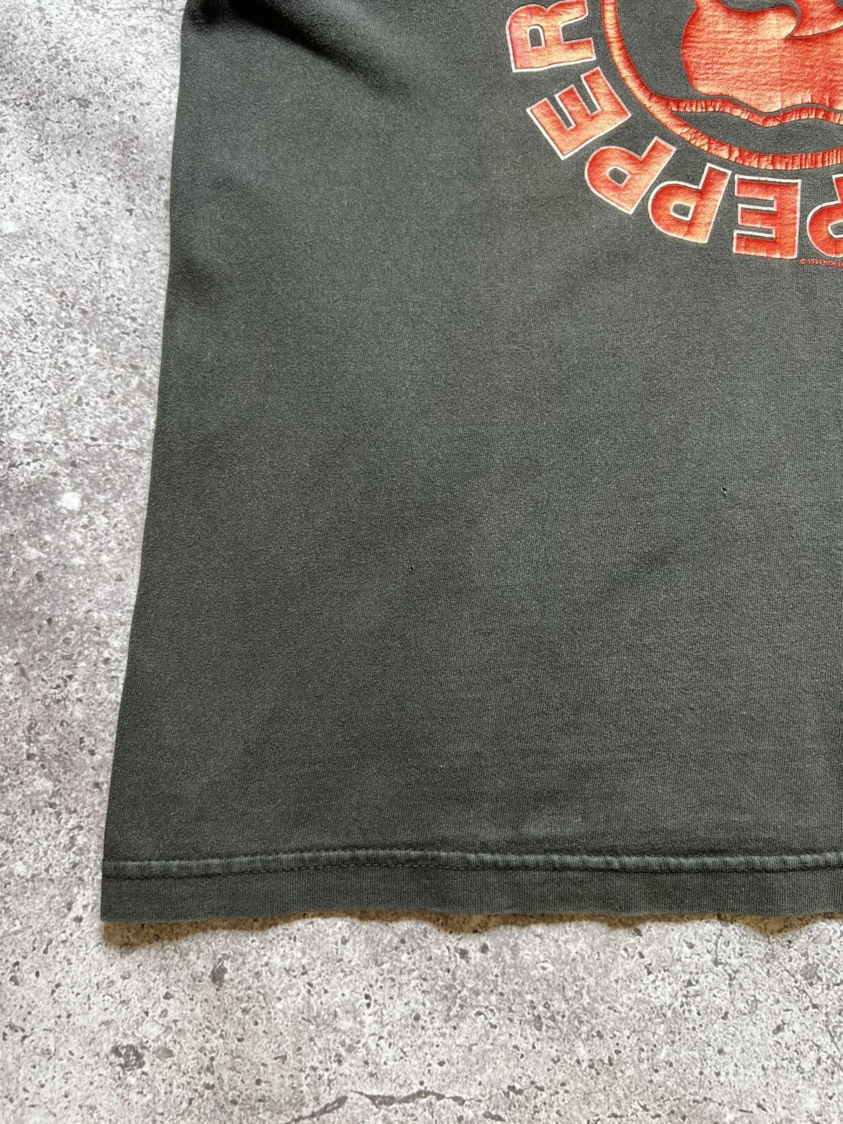 Band Tees Vintage 1999 Red Hot Chili Peppers Rock Band T-shirt Size US M / EU 48-50 / 2 - 9 Thumbnail