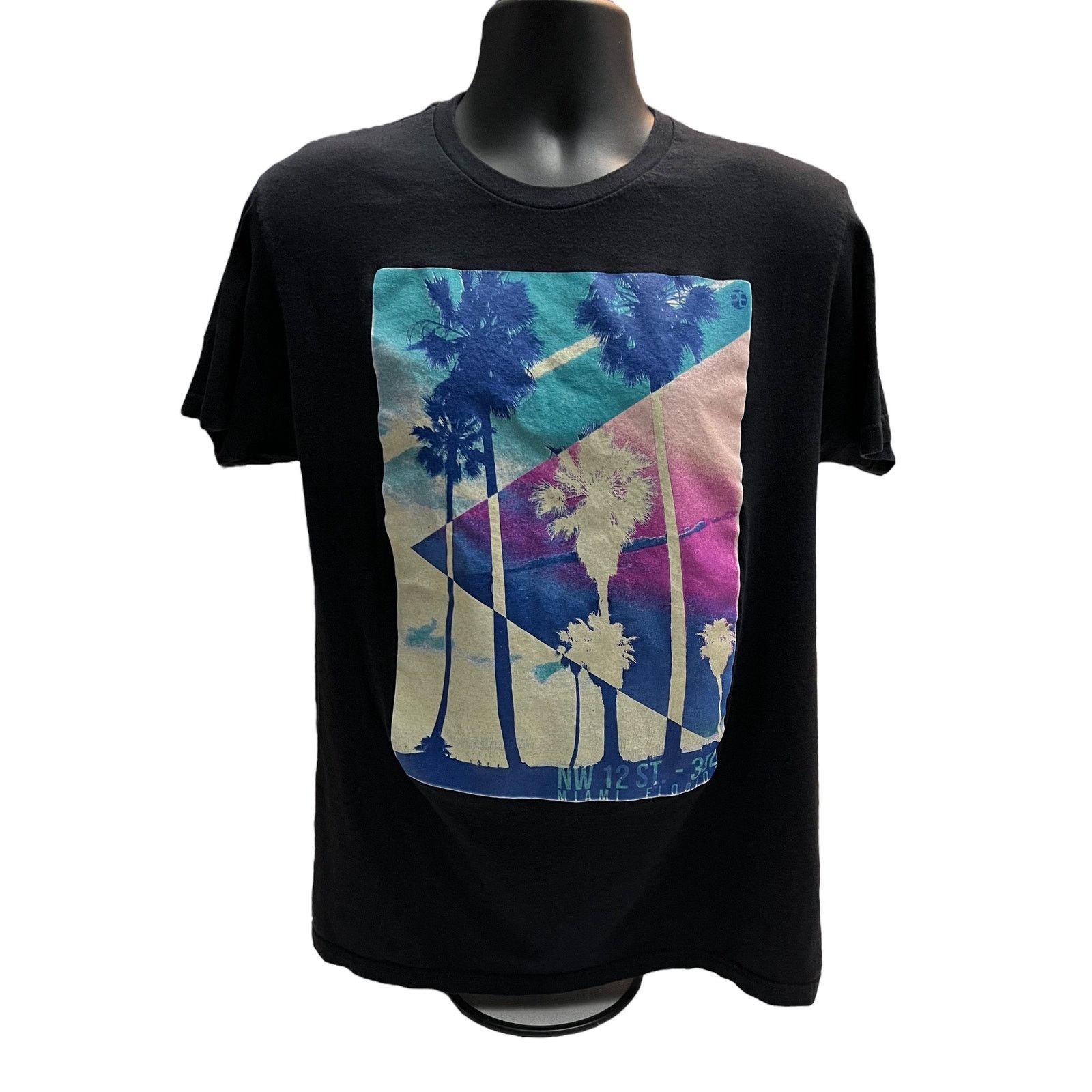 Perry Ellis Perry Ellis Miami Beach Palm Trees Graphic T-shirt, Black Size US L / EU 52-54 / 3 - 1 Thumbnail