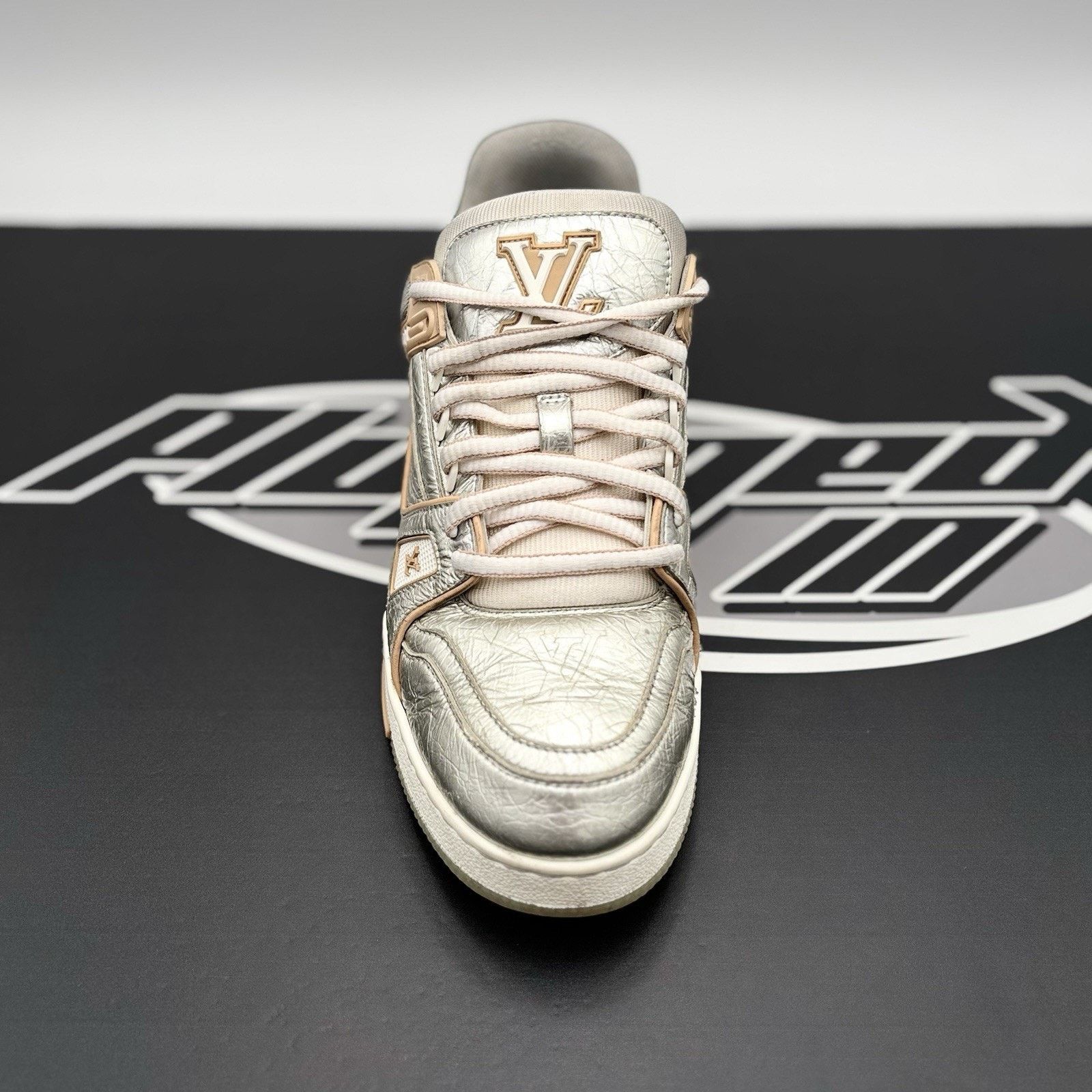 Louis Vuitton (7-7.5 US) Louis Vuitton Trainer ' Metallic, Beige ' Size US 7 / EU 40 - 5 Thumbnail