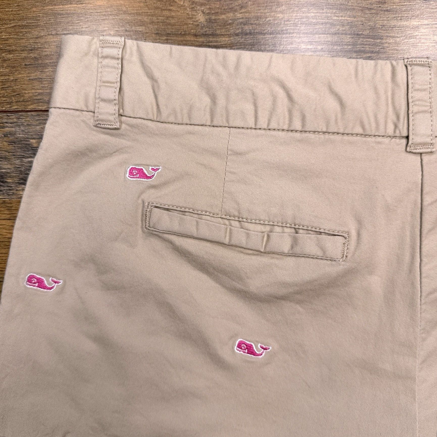 Vineyard Vines Vineyard Vines Chino Shorts Womens 2 Tan Low Rise Stretch All Over Whale Size 26" / US 2 / IT 38 - 6 Thumbnail