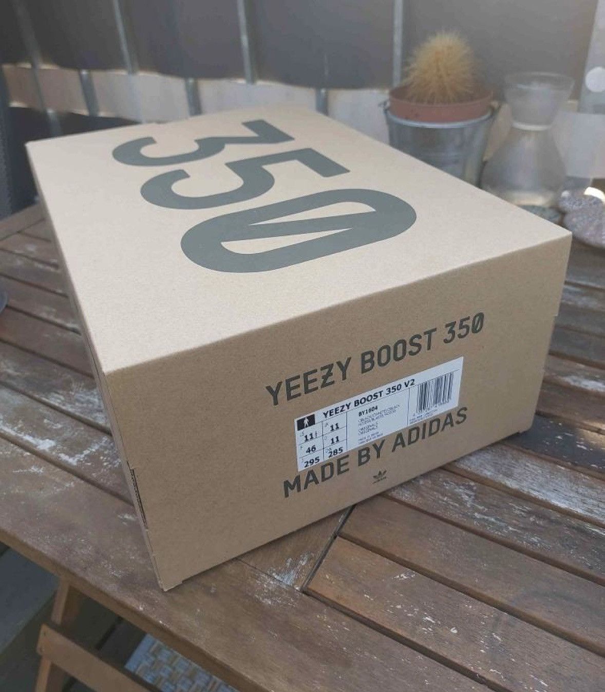 Kanye West × Yeezy Yeezy 350 V2 Oreo Size 11.5 US M Size US 11.5 / EU 44-45 - 8 Thumbnail