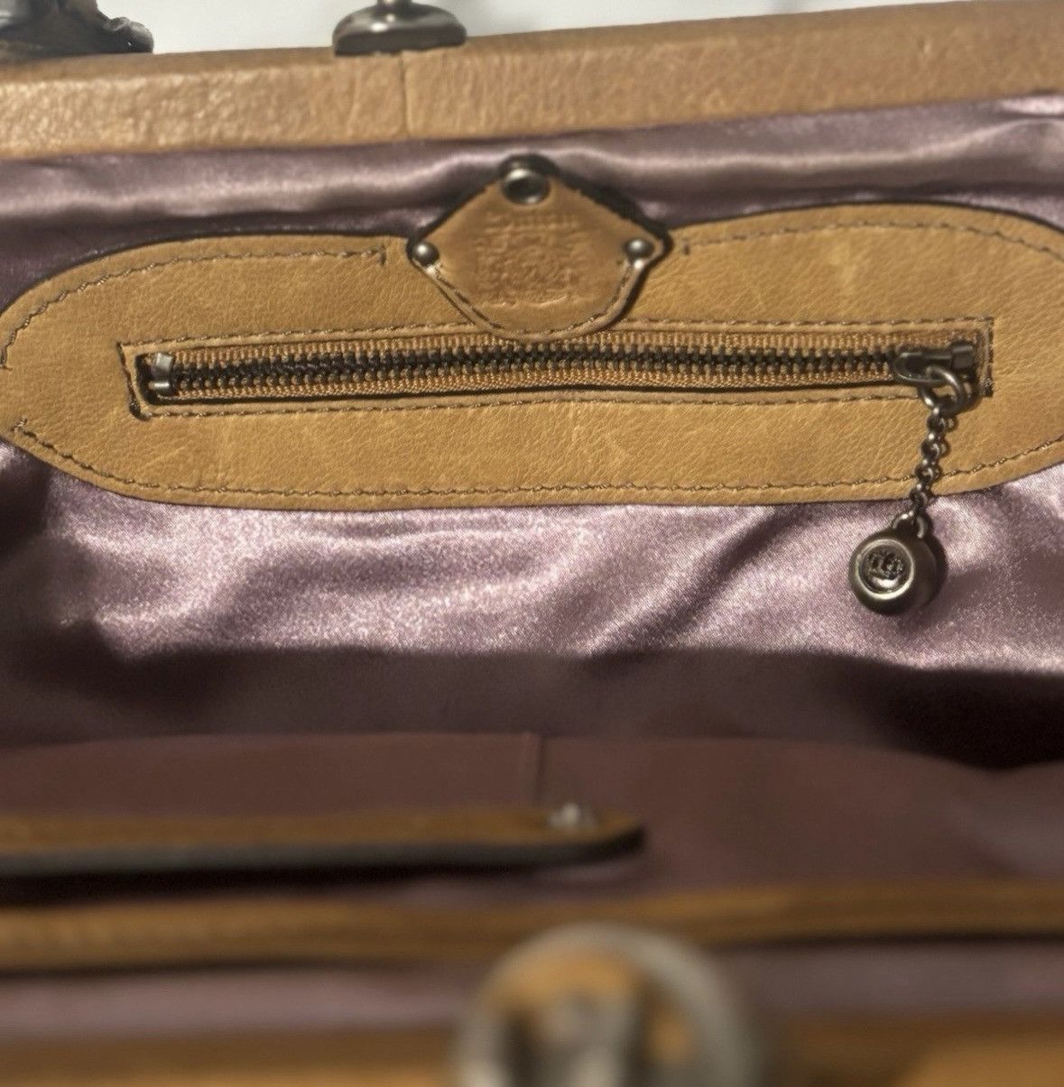 Juicy Couture Rare 2000s Juicy Couture Couture Crest Leather Satchel Size ONE SIZE - 8 Thumbnail