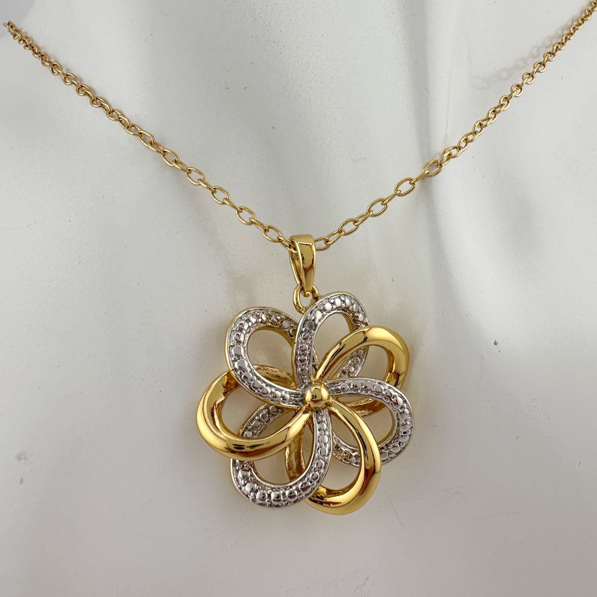 Other Pretty Two Tone Flower Pendant 22kt Gold Overlay Size ONE SIZE - 6 Thumbnail