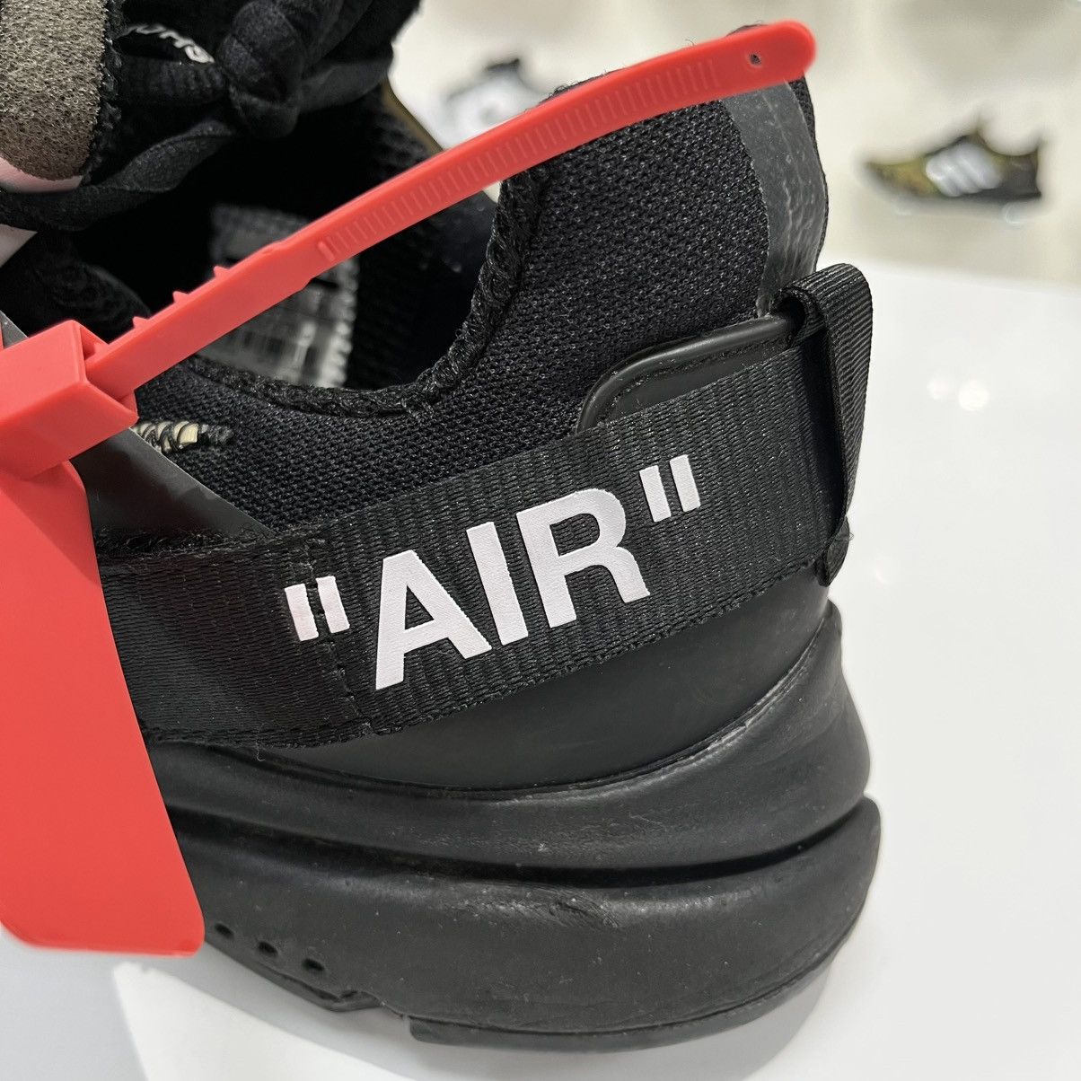 Nike Nike Air Presto x Off-White Black (2018) Size US 11 / EU 44 - 15 Thumbnail