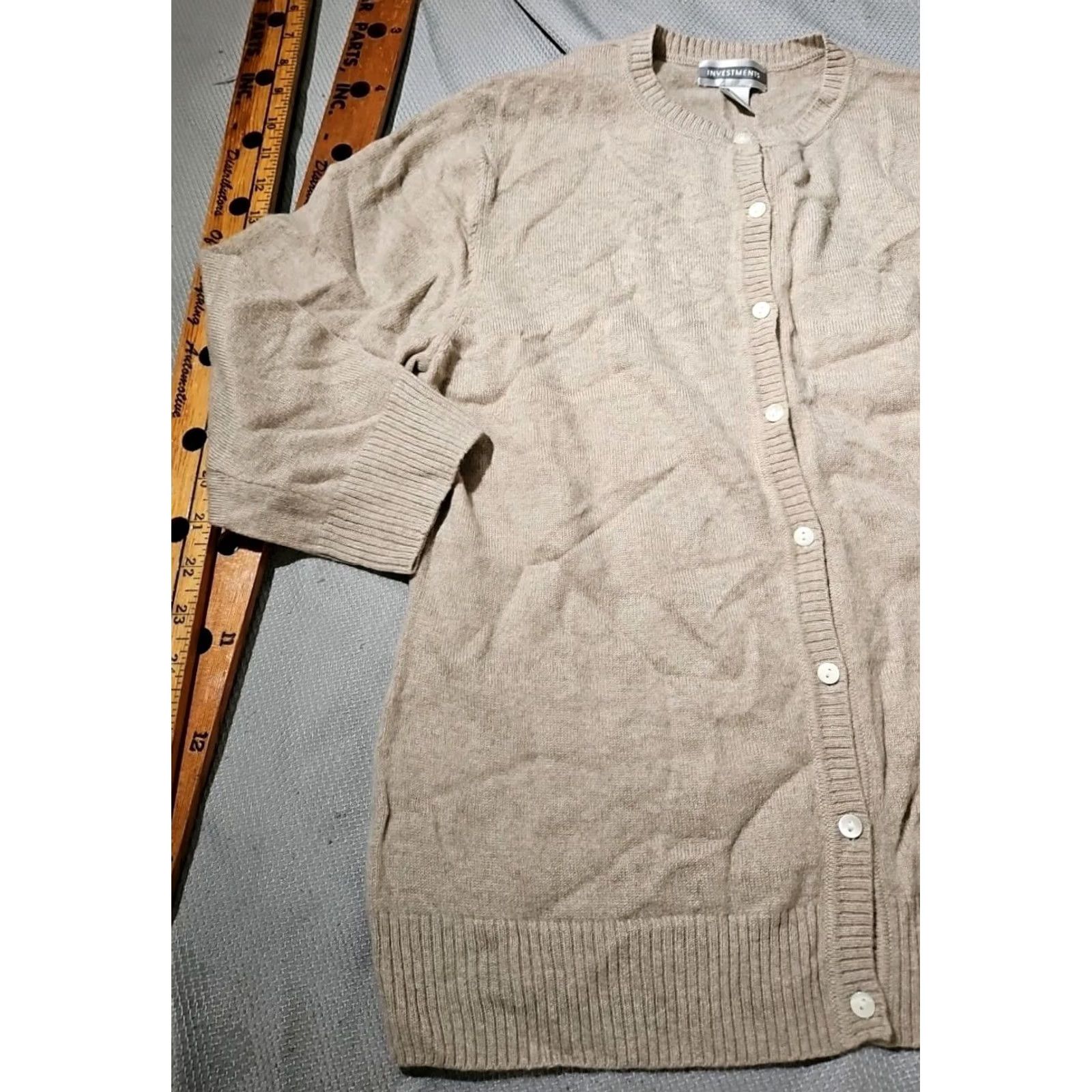 Vintage VINTAGE Investments Sweater Womens Medium Beige Cardigan Button Preppy Dainty Luxury Size M / US 6-8 / IT 42-44 - 3 Thumbnail
