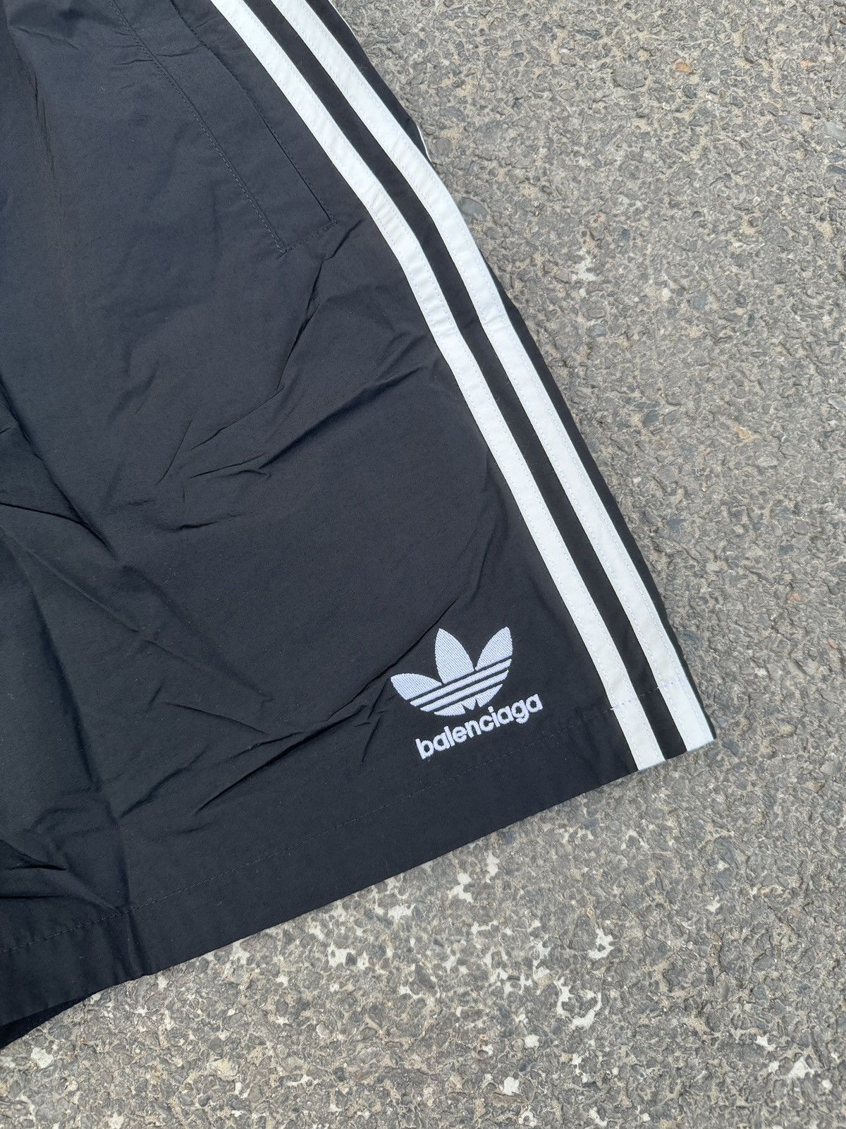 Balenciaga Balenciaga Adidas Nylon Shorts Sport / Swimshort Sz.50 Size US 34 / EU 50 - 2 Thumbnail