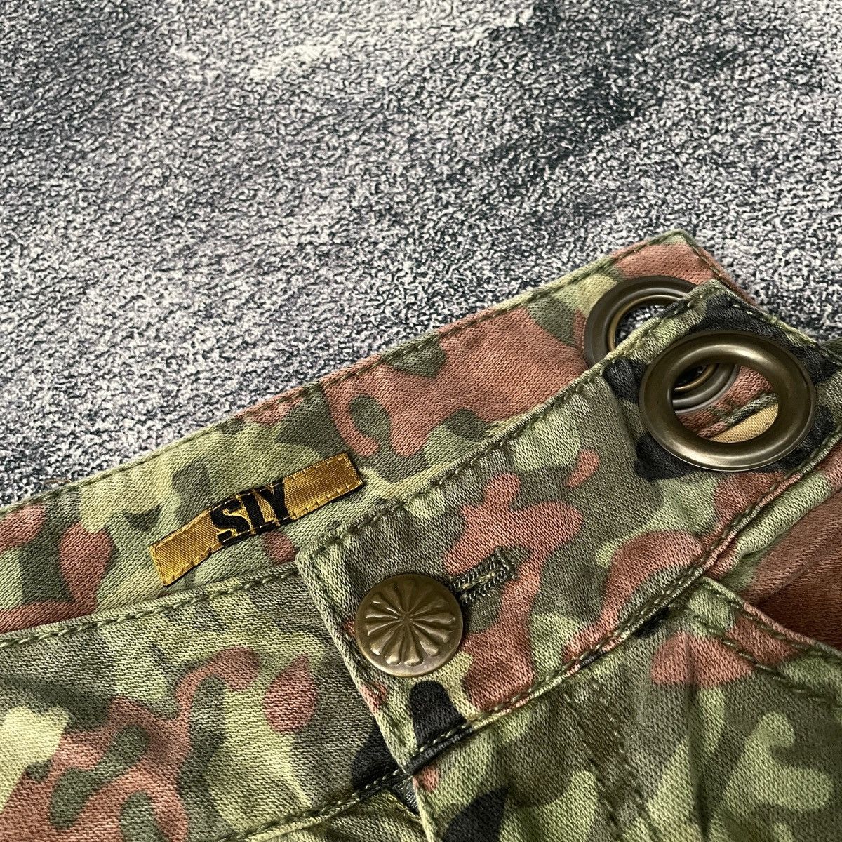 If Six Was Nine SLY camo japanese style y2k punk multi pocket short pants Size US 31 - 9 Thumbnail