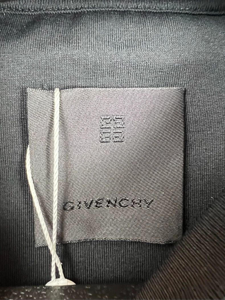 Givenchy Givenchy Mickey Collaborative Style 240651 Size M Size US M / EU 48-50 / 2 - 2 Thumbnail