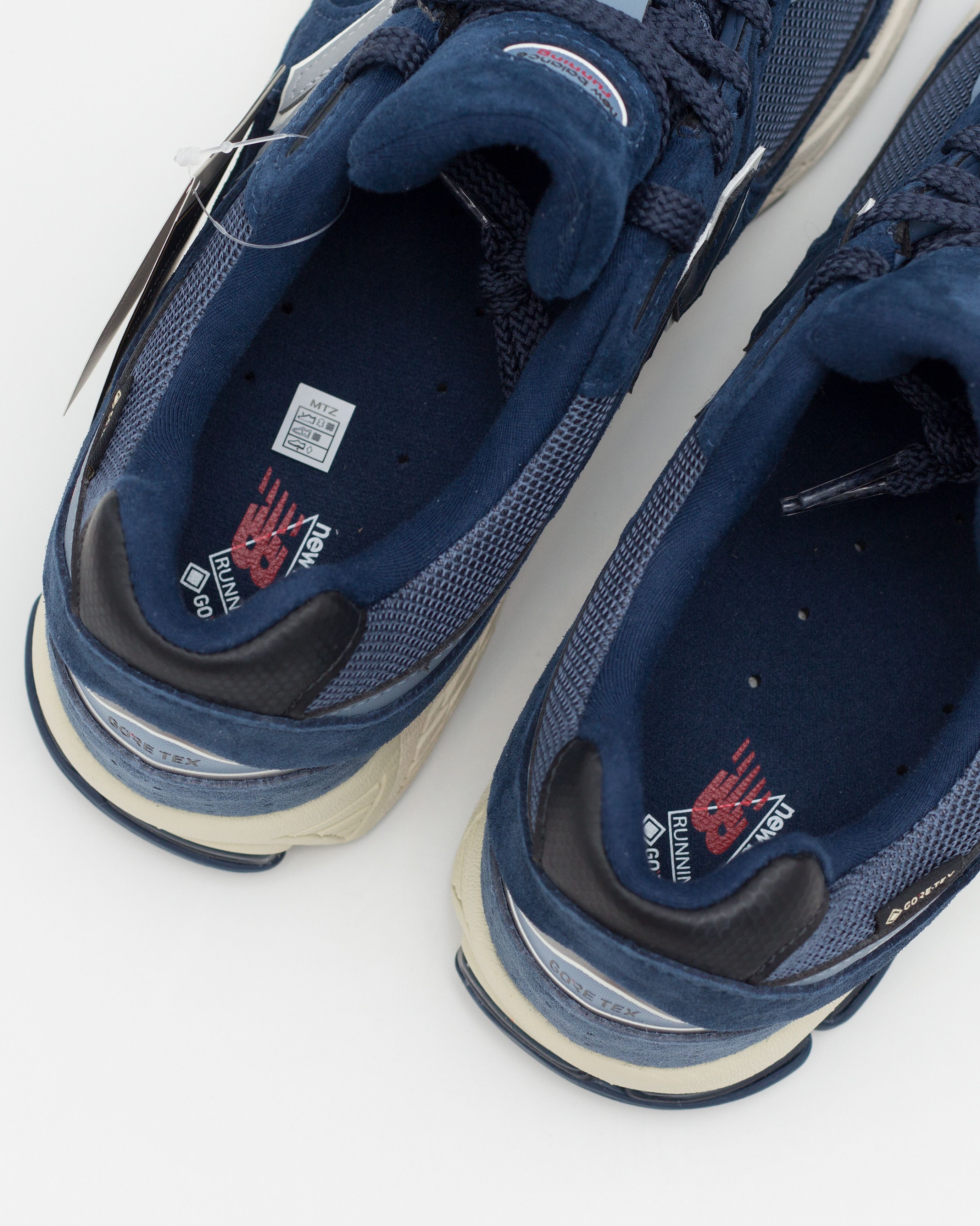 New Balance 2002r GoreTex Vintage Navy M2002RXF Size US 8.5 / EU 41-42 - 10 Thumbnail