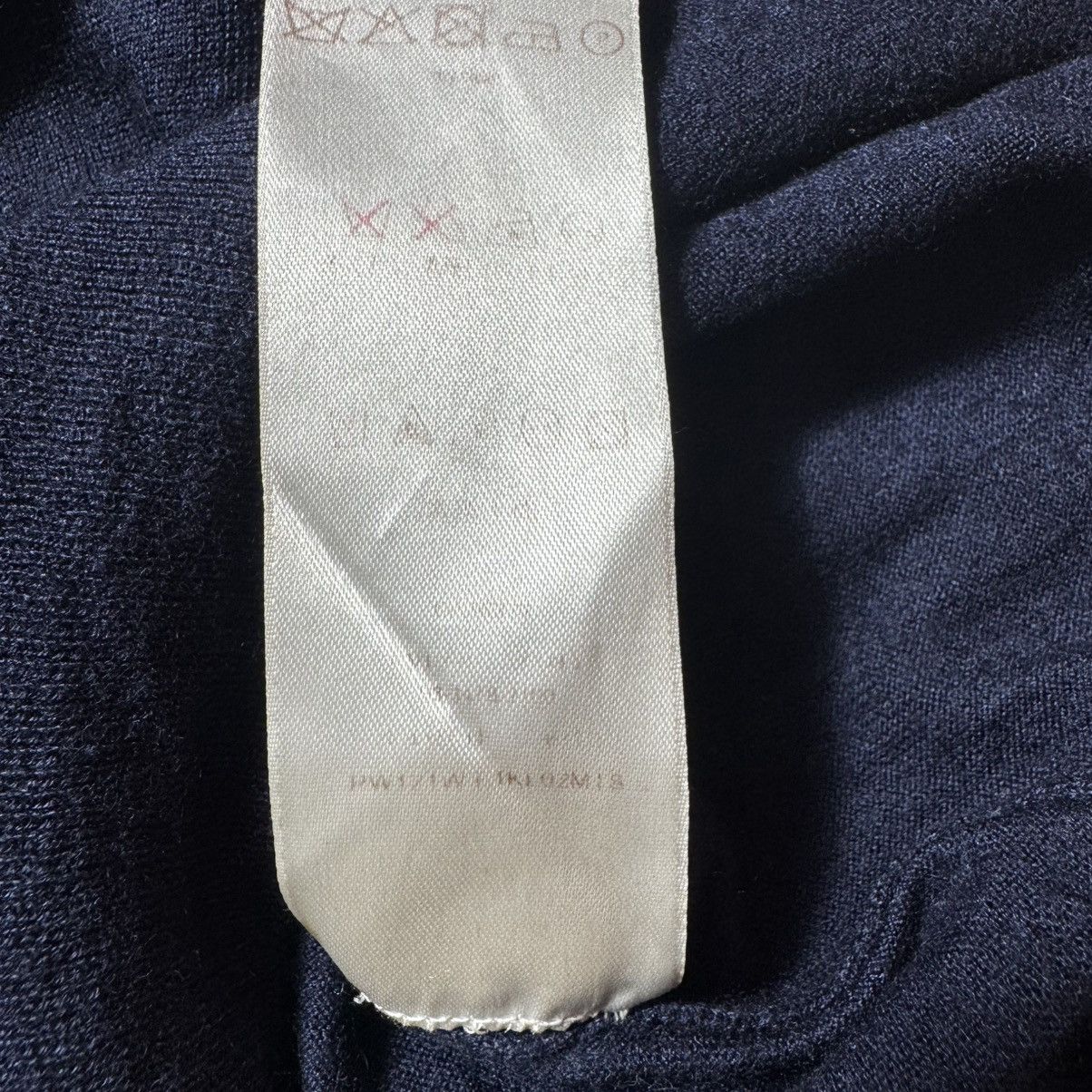 Louis Vuitton vintage louis vuitton cashmere sweater wool gold buttons Size M / US 6-8 / IT 42-44 - 11 Thumbnail