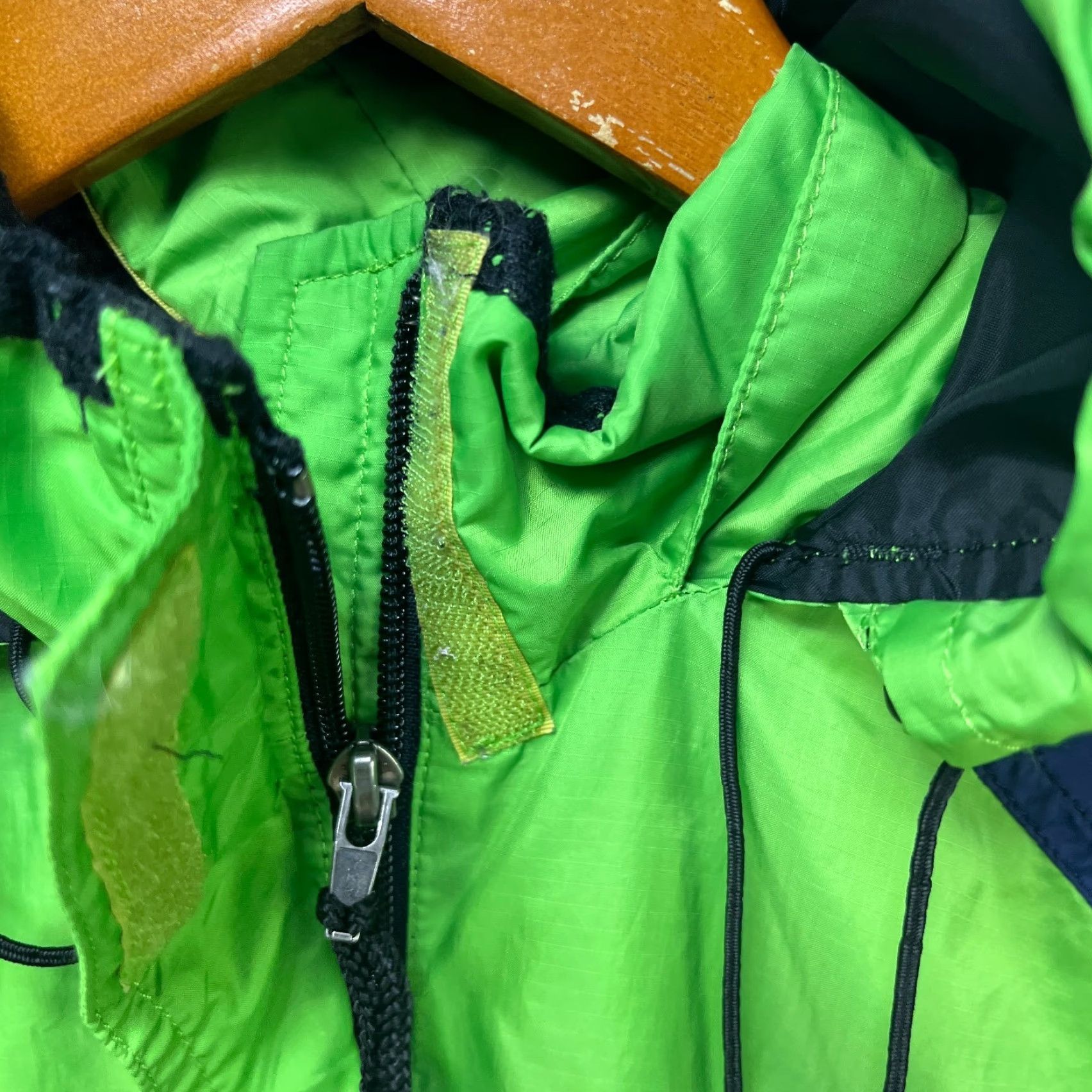 The North Face VINTAGE The North Face Mountain Shell Jacket Women M Green Camouflage 90s Rain Coat Pockets All Seasons Size M / US 6-8 / IT 42-44 - 4 Thumbnail