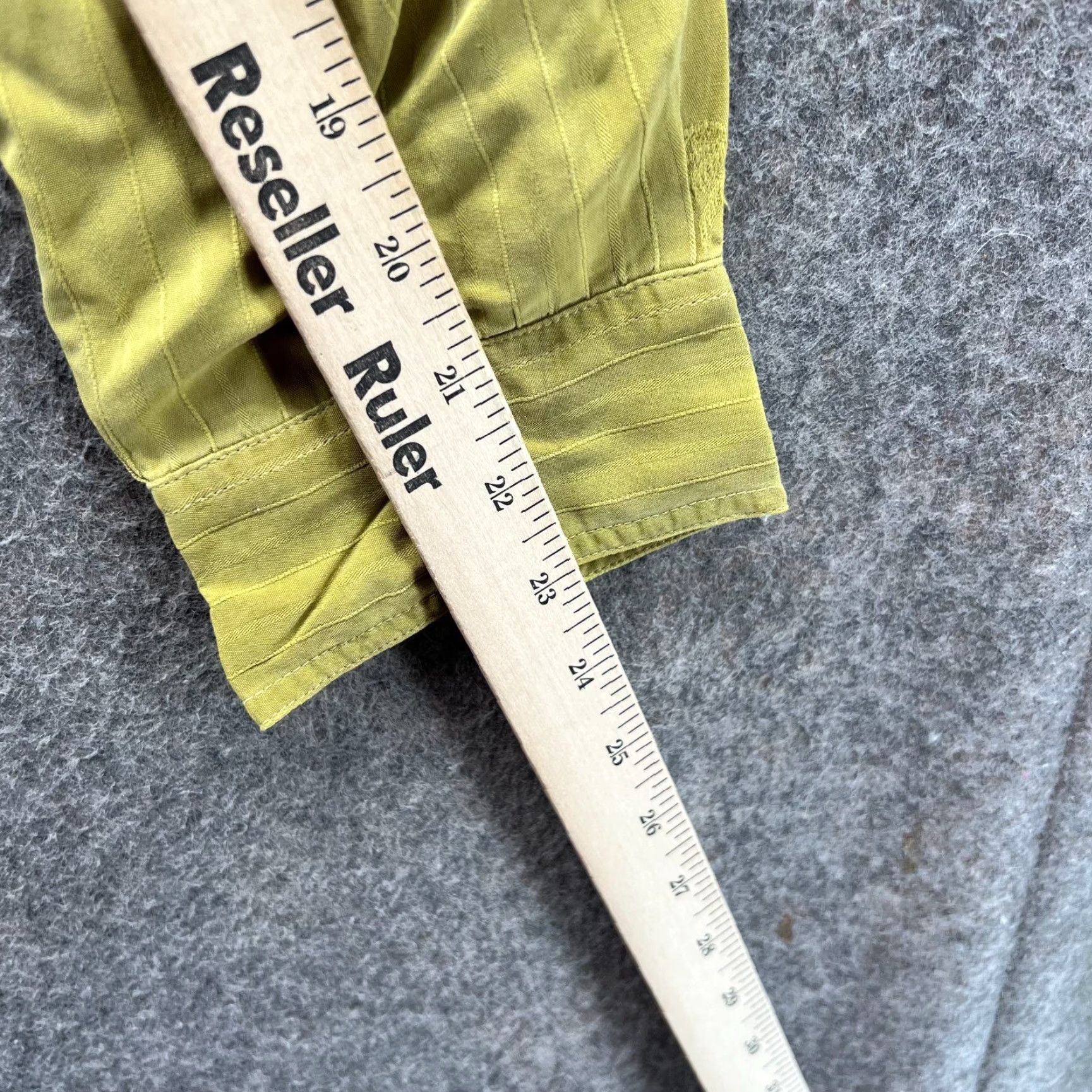 Tommy Bahama **Tommy Bahama Men's Medium Green Silk Button-Down Shirt** User: **Tommy Bahama Men's Medium Green Silk Button-Down Shirt** Size US M / EU 48-50 / 2 - 4 Thumbnail