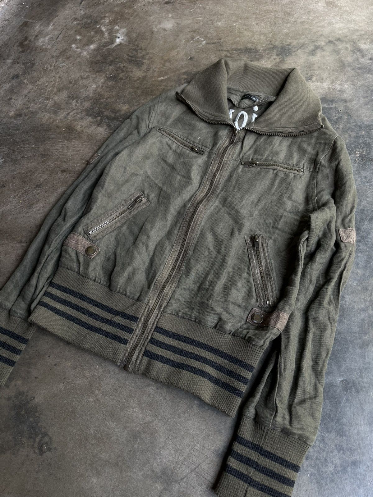Isamu Katayama Backlash JAPANESE 2000’s LAZY DAISY TRACK JACKET MILITARY Size US S / EU 44-46 / 1 - 8 Thumbnail